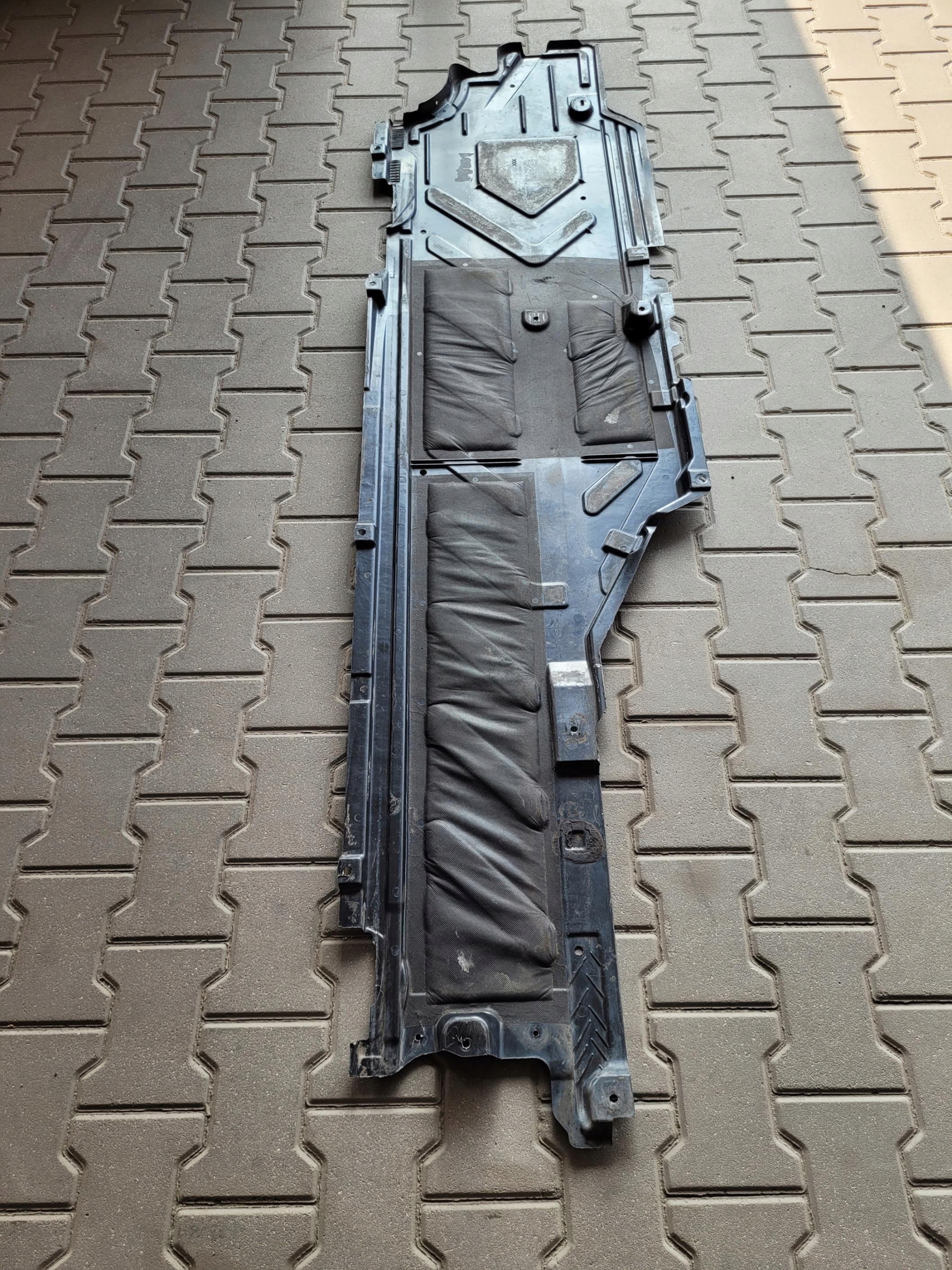 cover chassis right A2136804006 MERCEDES W213 E 220 D 2.0 CDI