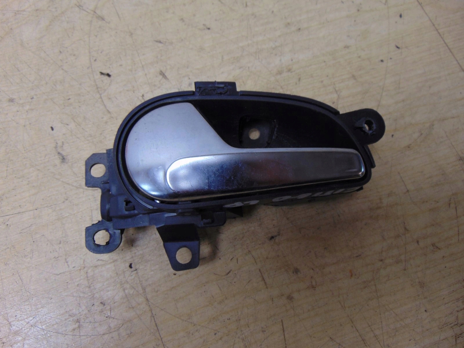 1S0837113 - РУЧКА САЛОНА ЛЕВОЙ ПЕРЕДНЕЙ ДВЕРИ SKODA CITIGO