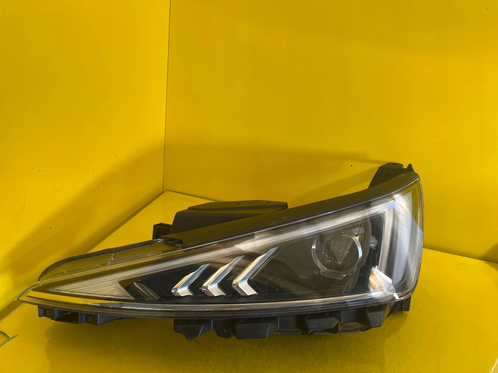 light left HYUNDAI ELANTRA 6 VI LIFT 18- lens