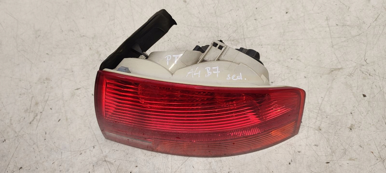 light rear part rear right w fender Audi A4 B7 1,8TB