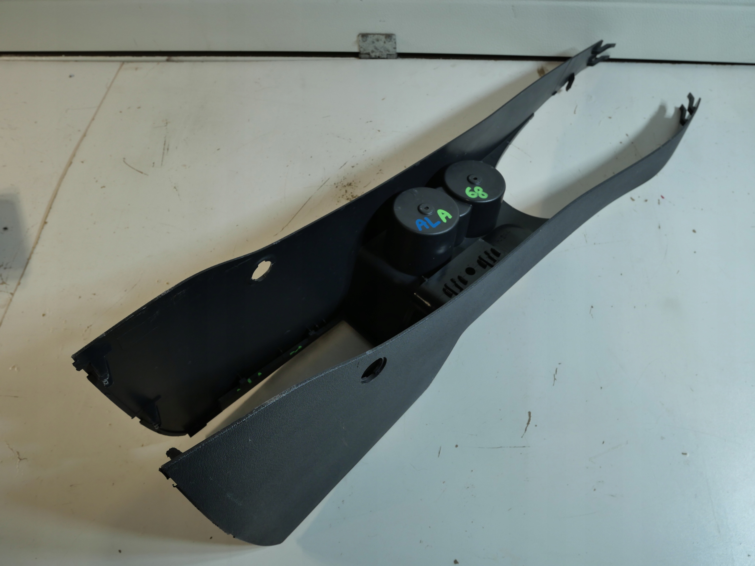 TUNEL mitte VW TOURAN 1T 1T0863679