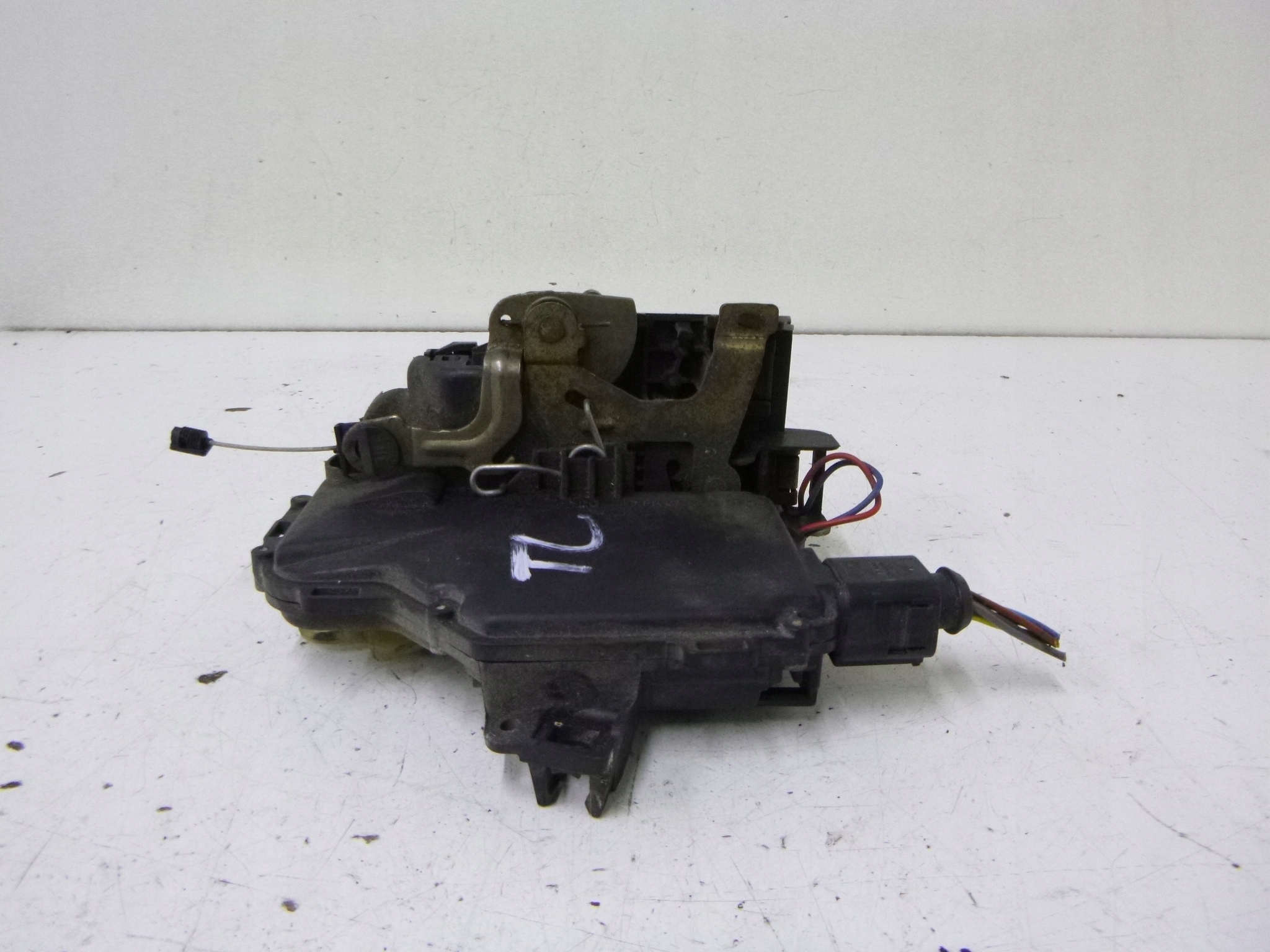 lock rear part left Skoda Octavia 2000r.