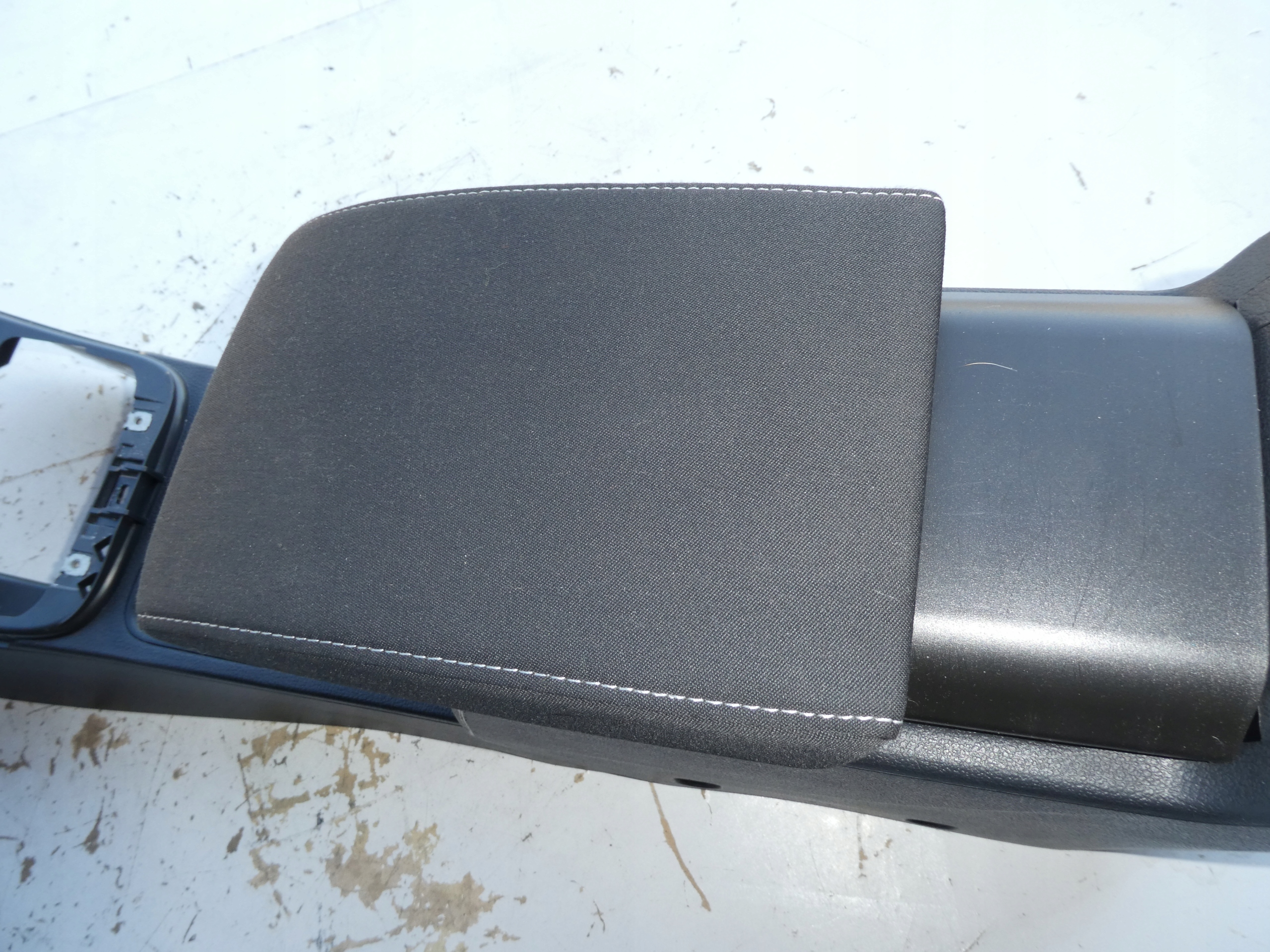 TUNEL central armrest VW TIGUAN 5N0862535