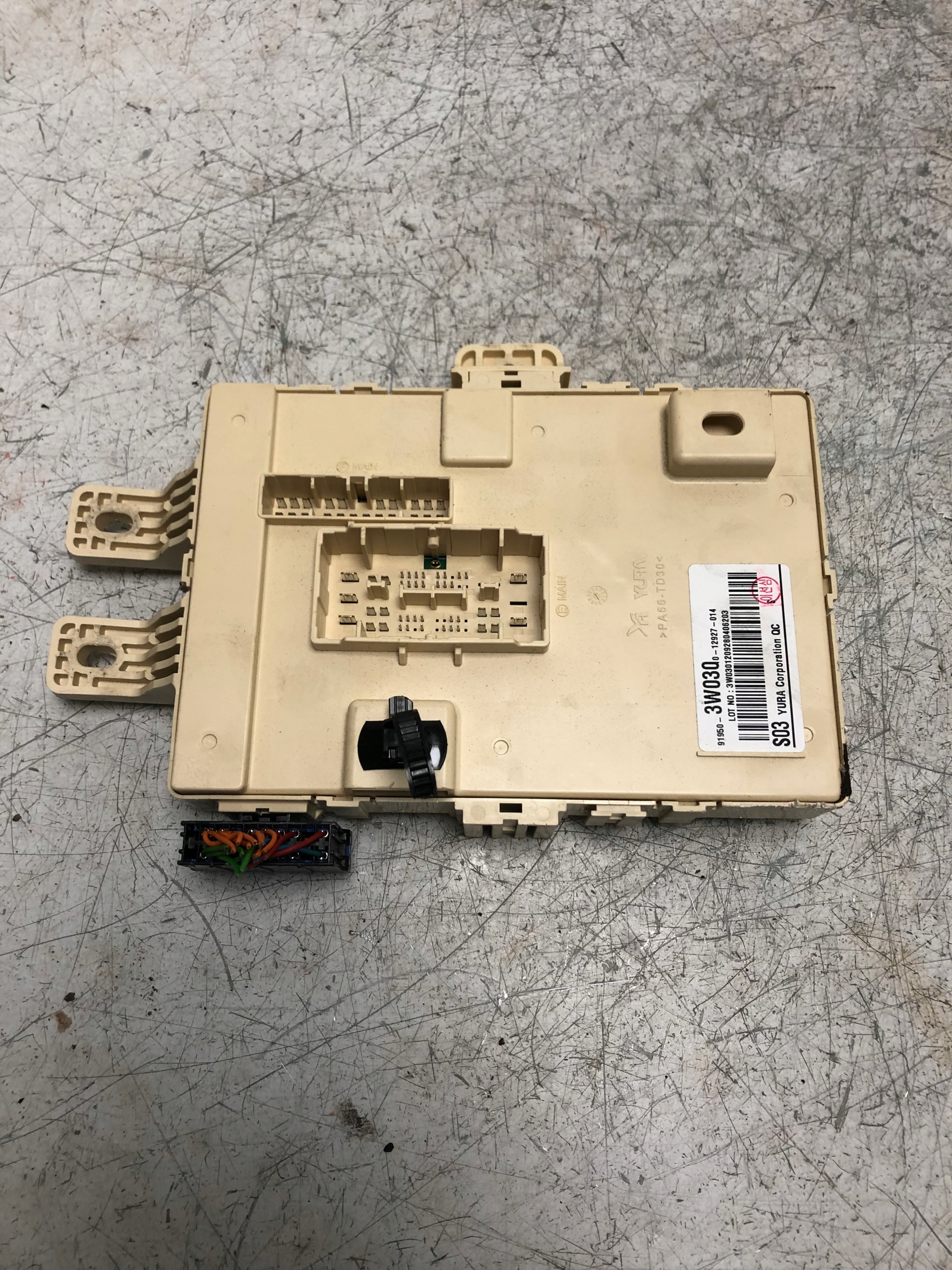 MODUŁ SKRZYNKA BSI KIA SPORTAGE III 91950-3W030 Producent części Kia OE