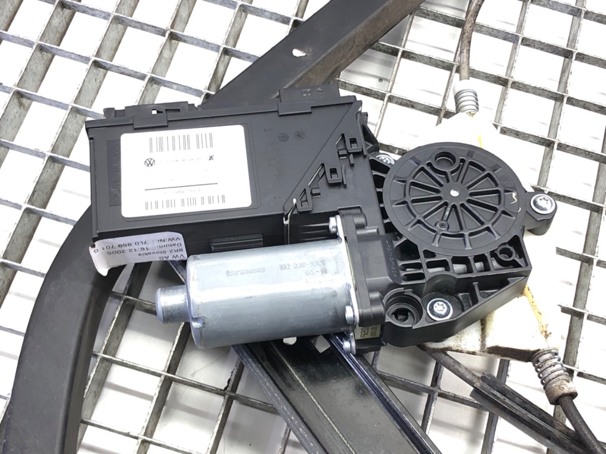 PODNOŚNIK SZYBY LEWY PRZÓD PORSCHE CAYENNE SUV 02-10 Producent części OEM