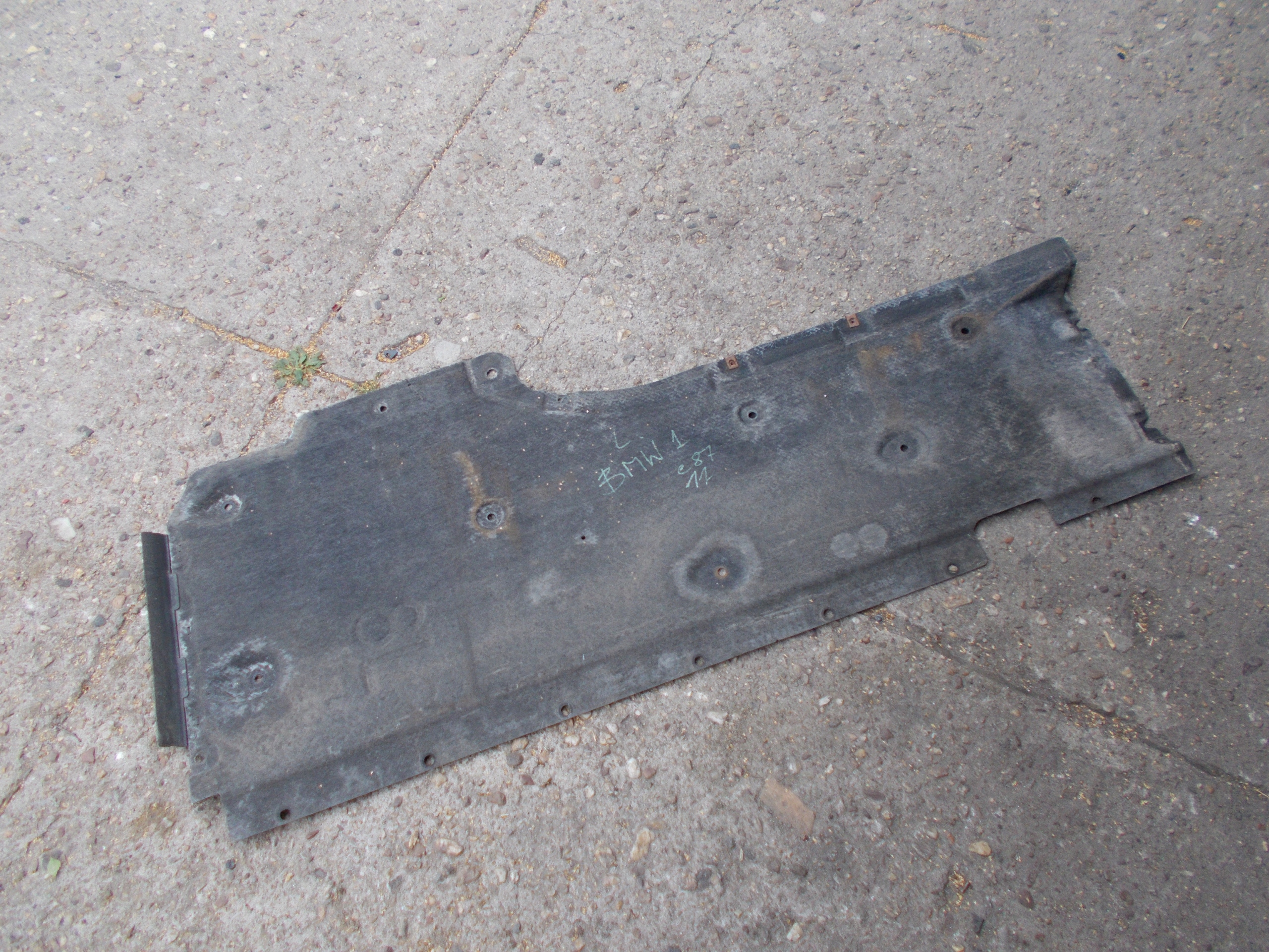 BMW E87 2.0 D 11R cover chassis left 7059389