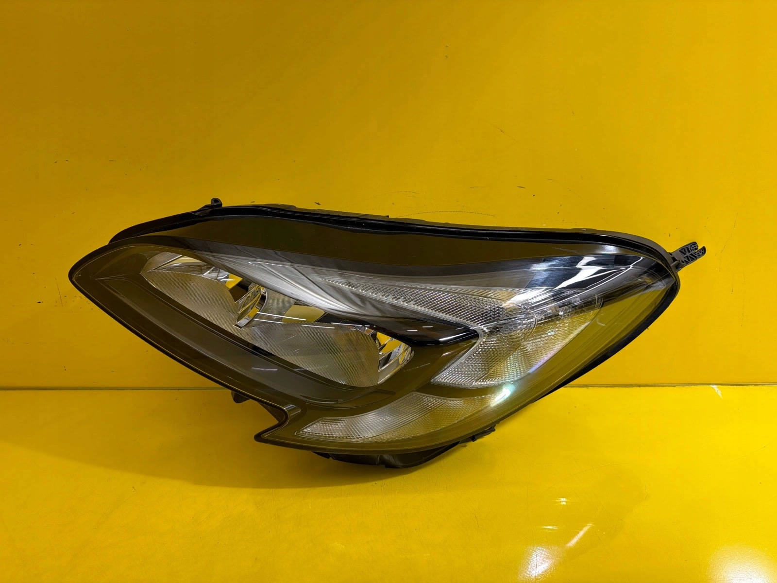 light left front Opel Corsa E 2014-2019 Zwykla 1EF011830-01