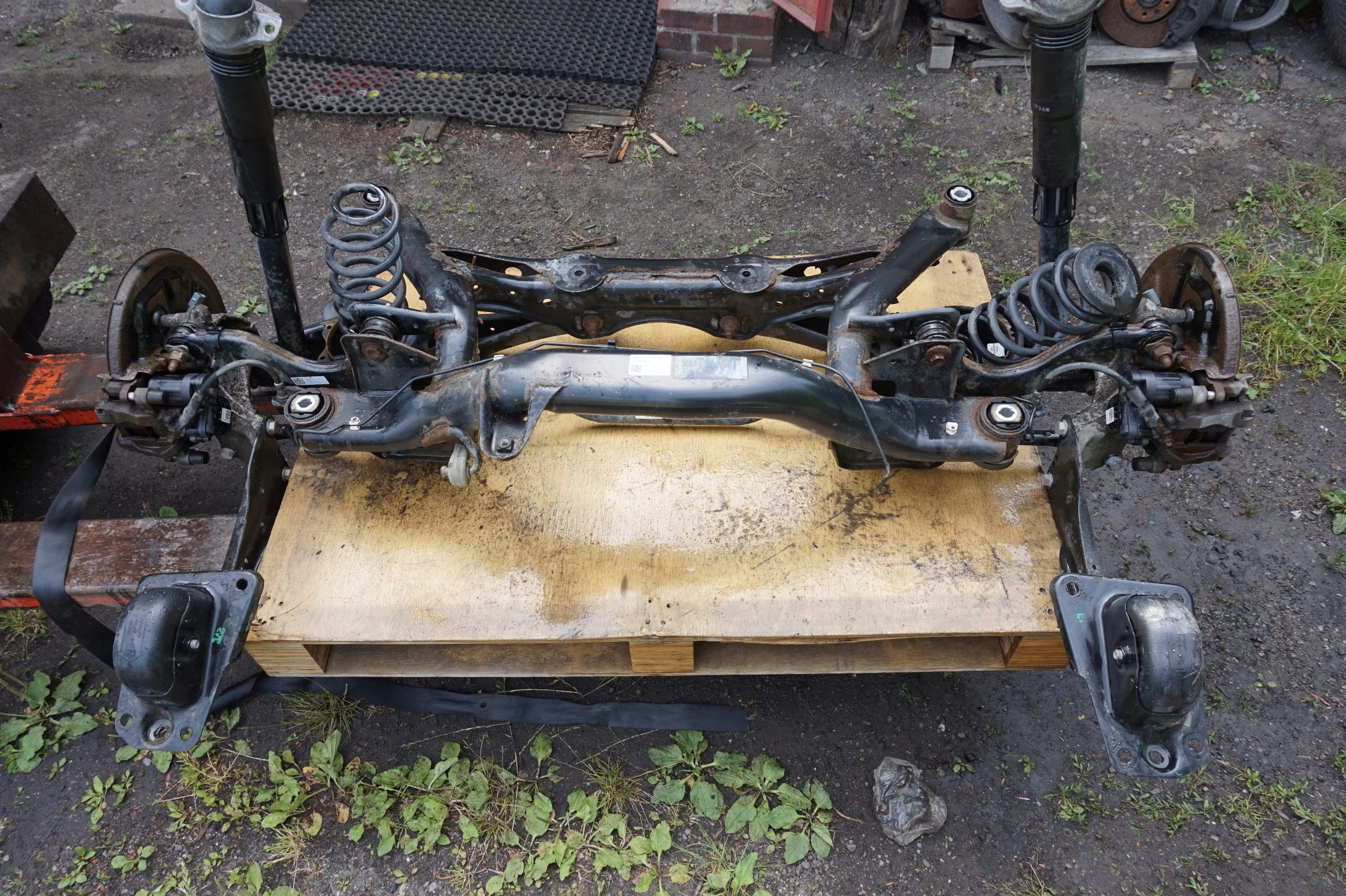 OŚ BELKA TYLNA VW PASSAT B8 4X4 3Q0505235M Producent części Volkswagen