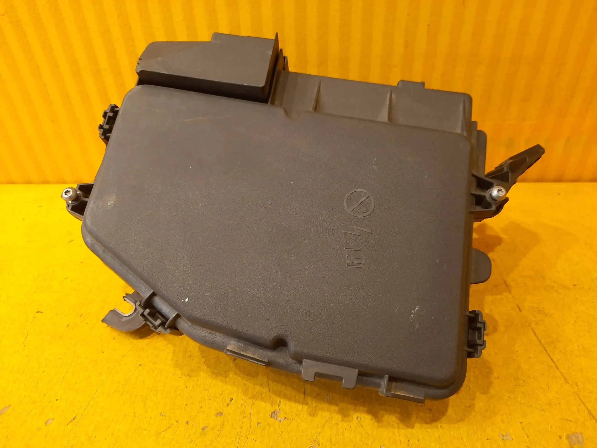 Mercedes-Benz A W177 1.3B SKRZYNKA BEZPIECZNIKÓW OBUDOWA A2475407600*