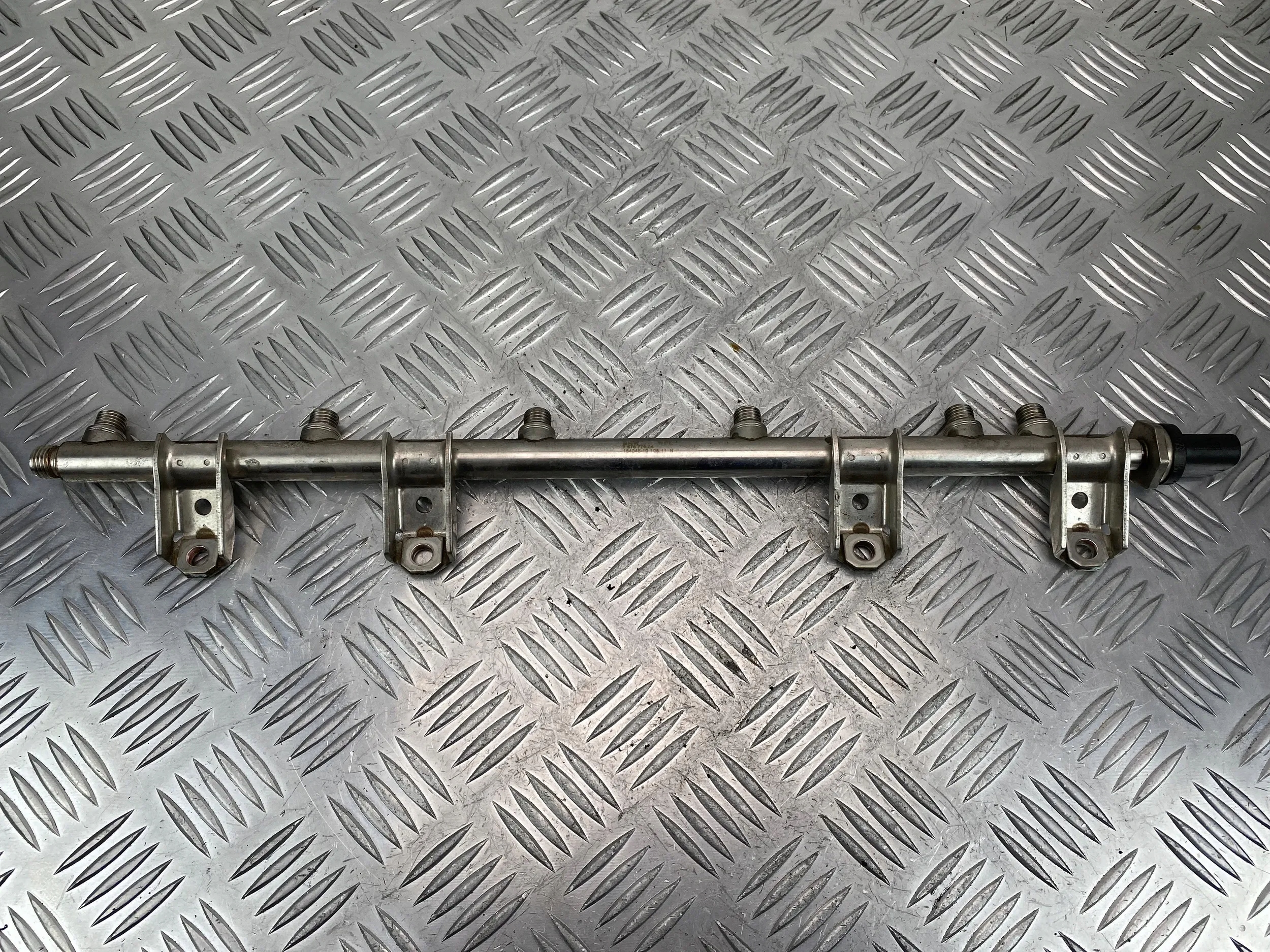 BMW E90 E92 335i 3.0i N55 injection ramp sensor
