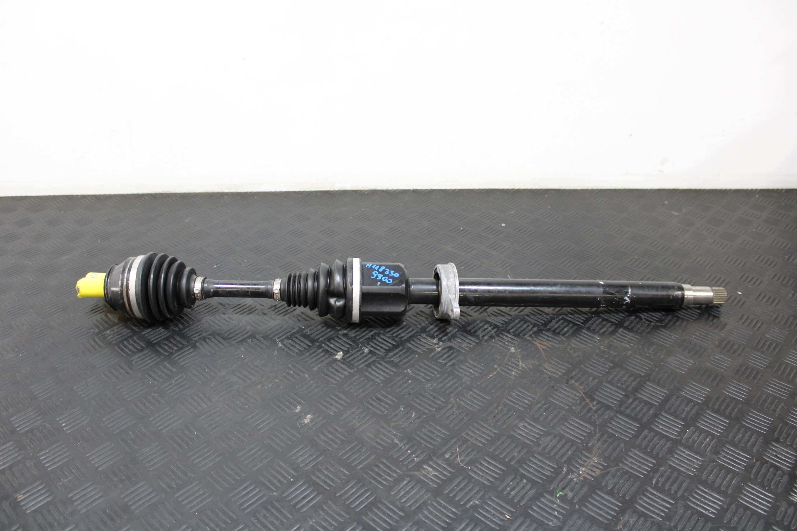 semi-axis semi-axis right front A1183309300 MERCEDES GLB X247