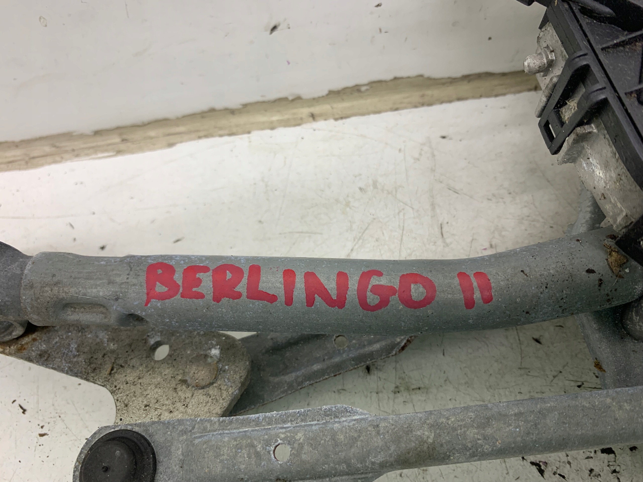wiper mechanism front 9682861480 BERLINGO II PARTNER II 08-18