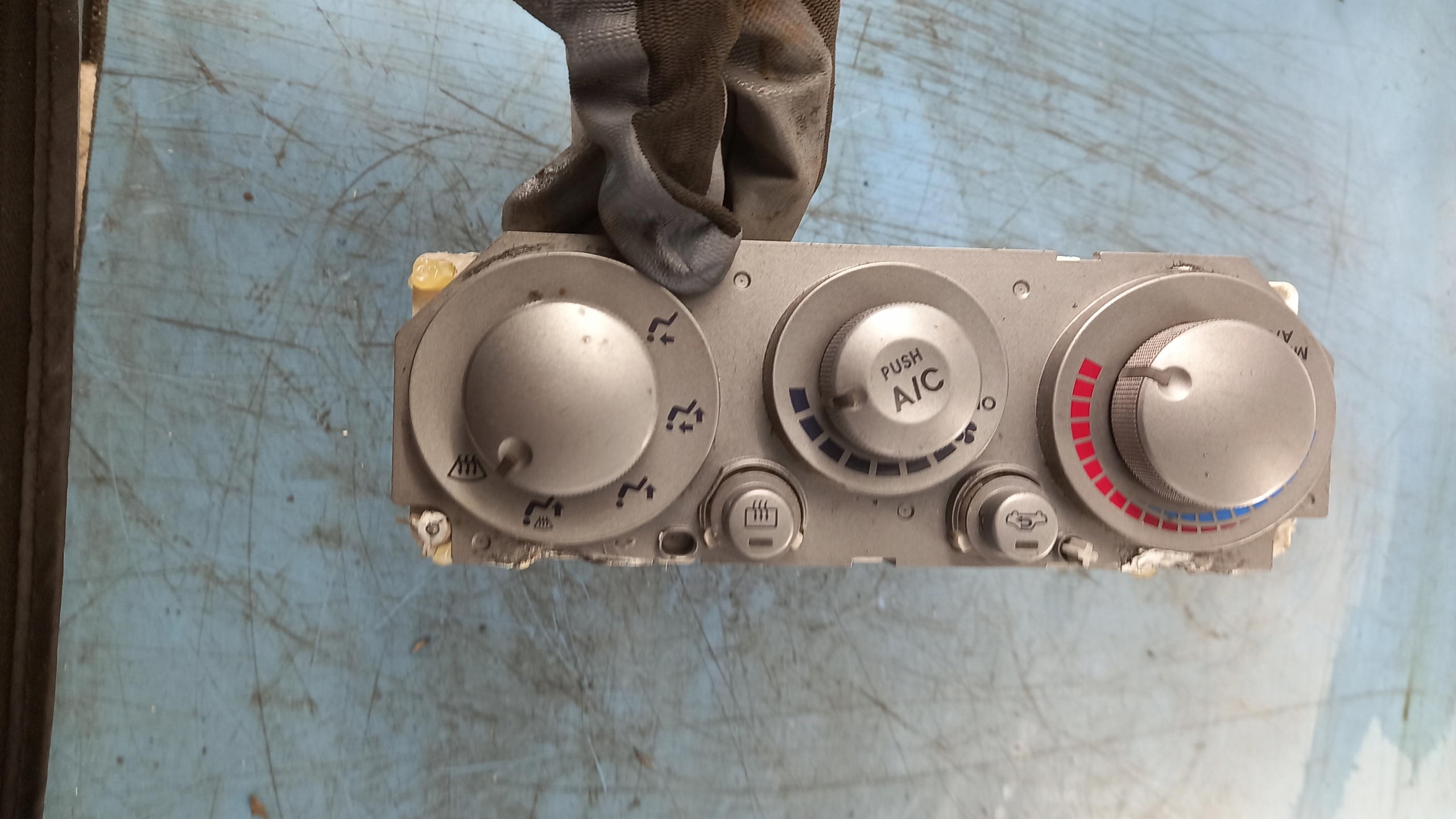 ПАНЕЛЬ КОНДИЦІОНЕРА MITSUBISHI ENDEAVOR 3.9 B 04R