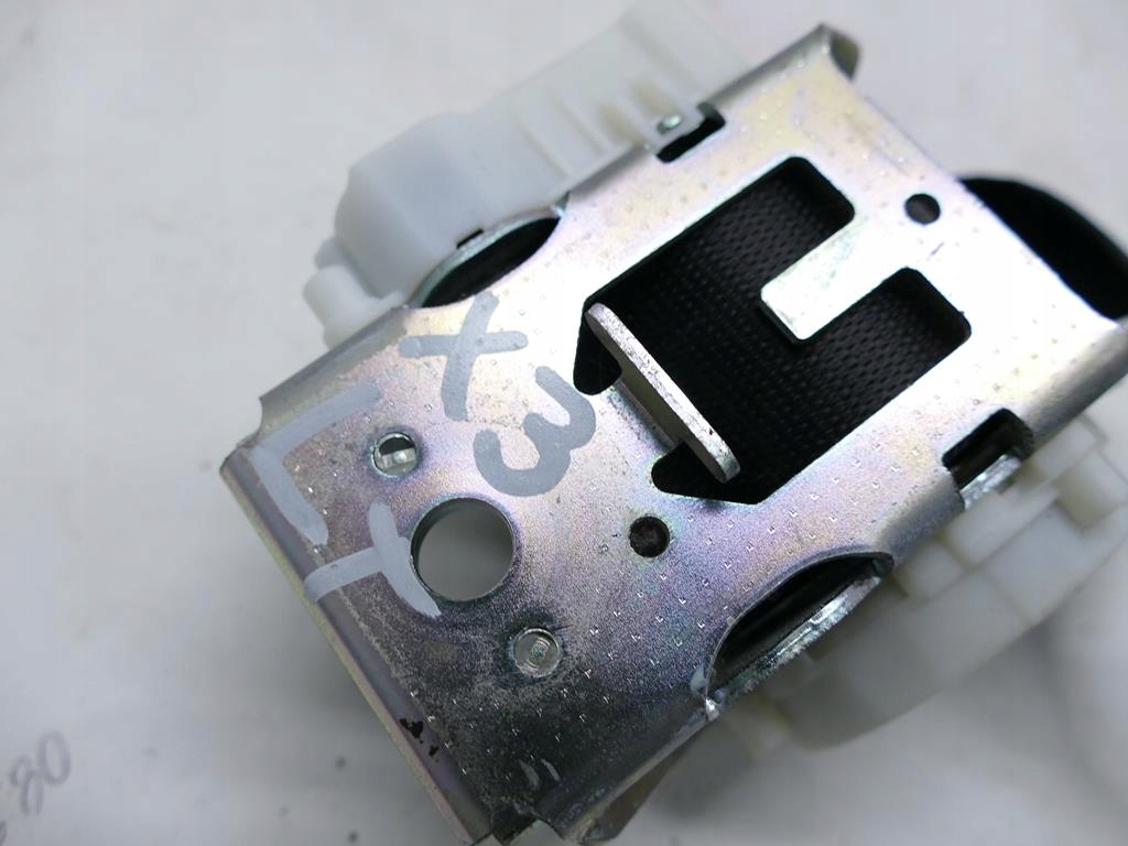 BMW X3 E83 ремень безопасности задний