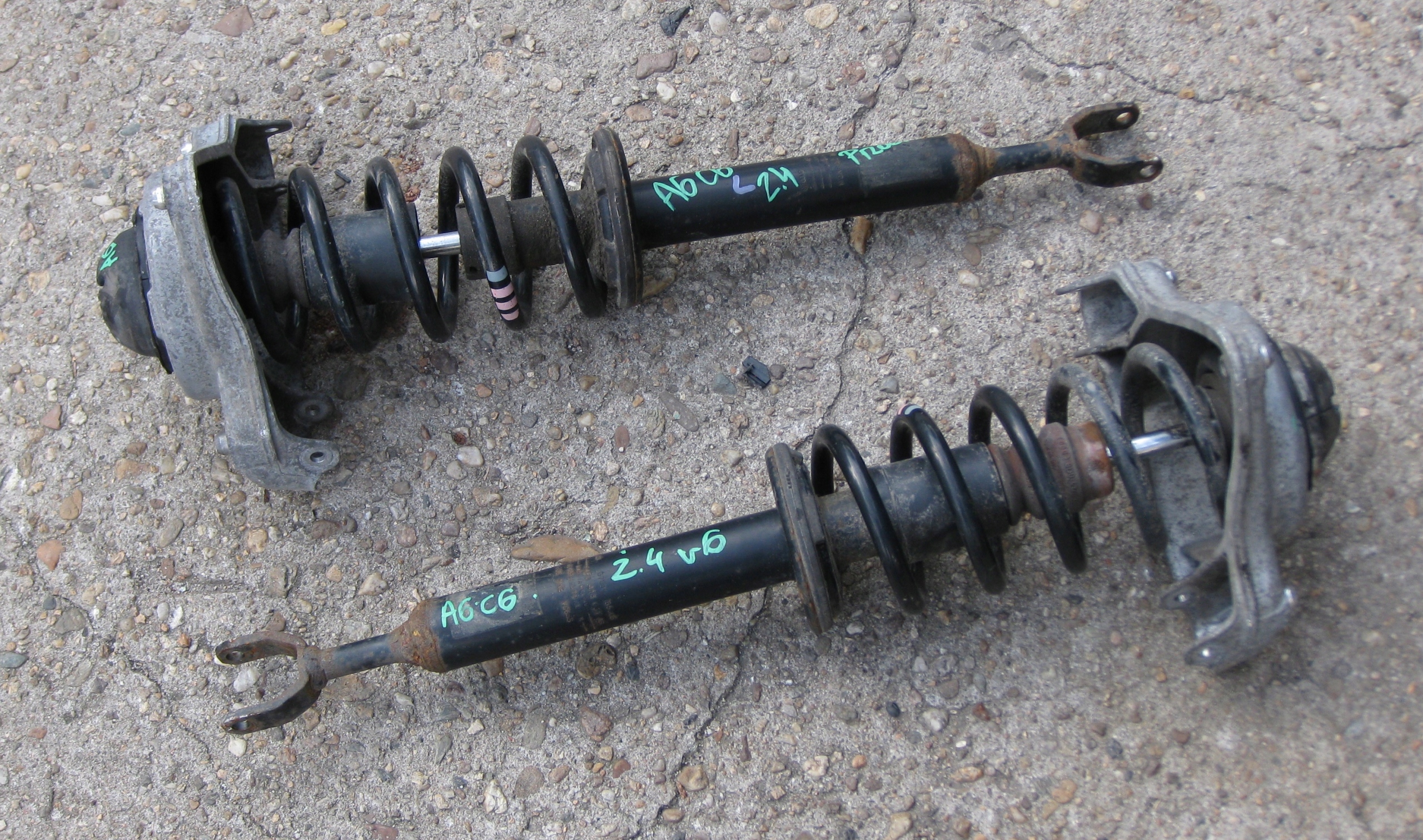 AUDI A6 C6 2.4 6V 05R KOMBI shock absorber front 4F0413031