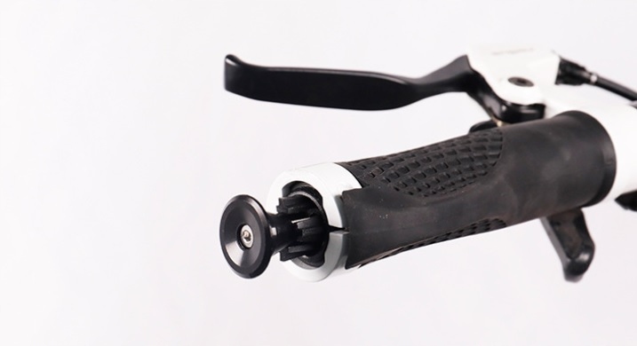 KOREK ZATYCZKA DO KIEROWNICY ALU CZERWONY Model --