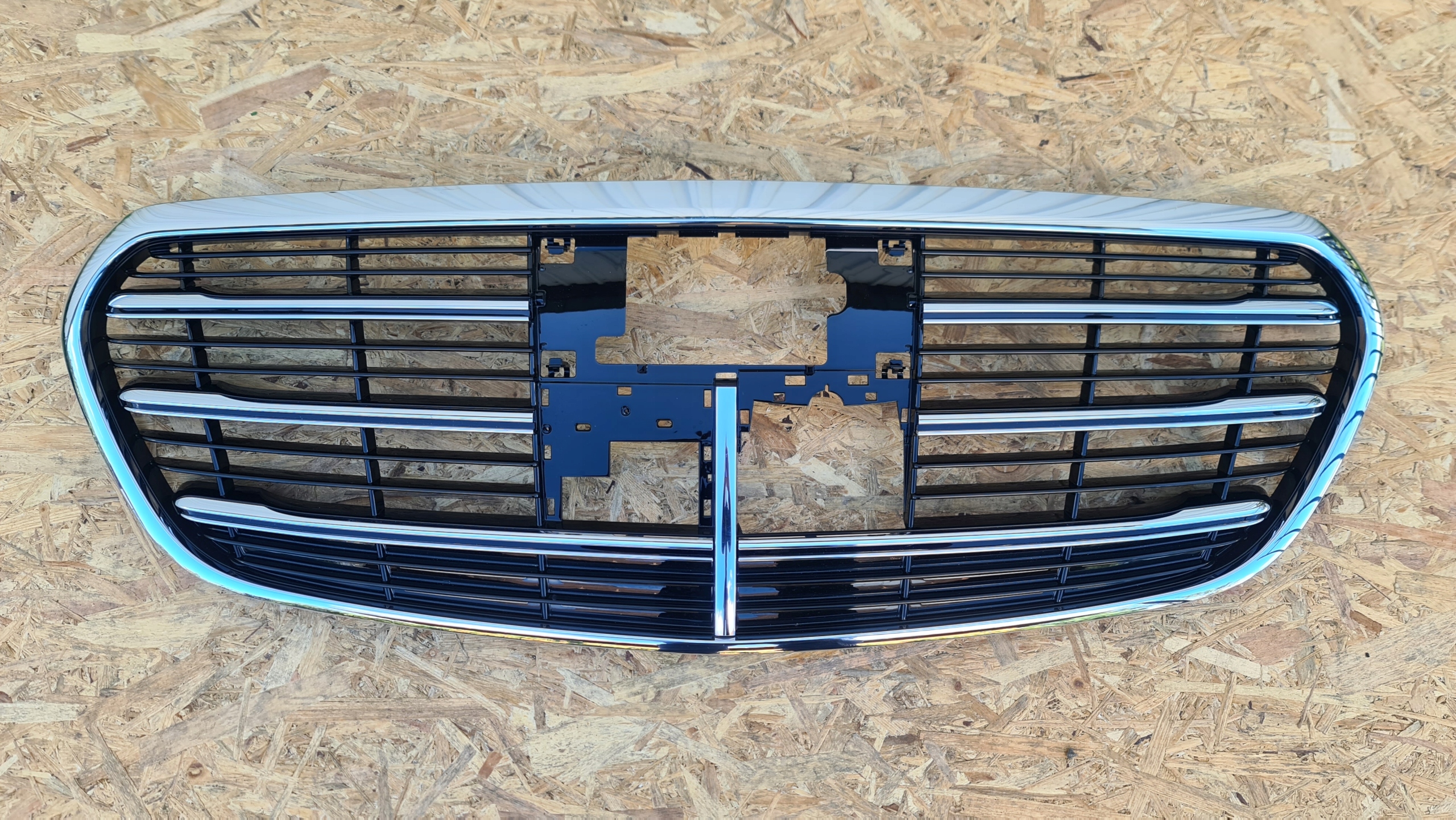 MERCEDES W223 GRILL ATRAPA CHROM