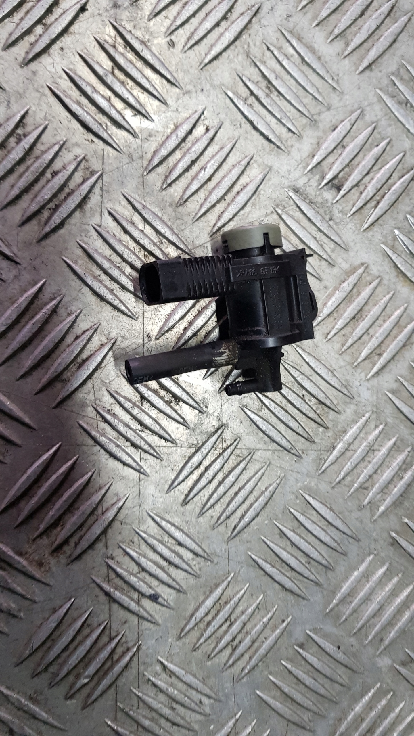 AUDI A8 D3 3.0 TDI Sensor Unterdruck 1J0906283C