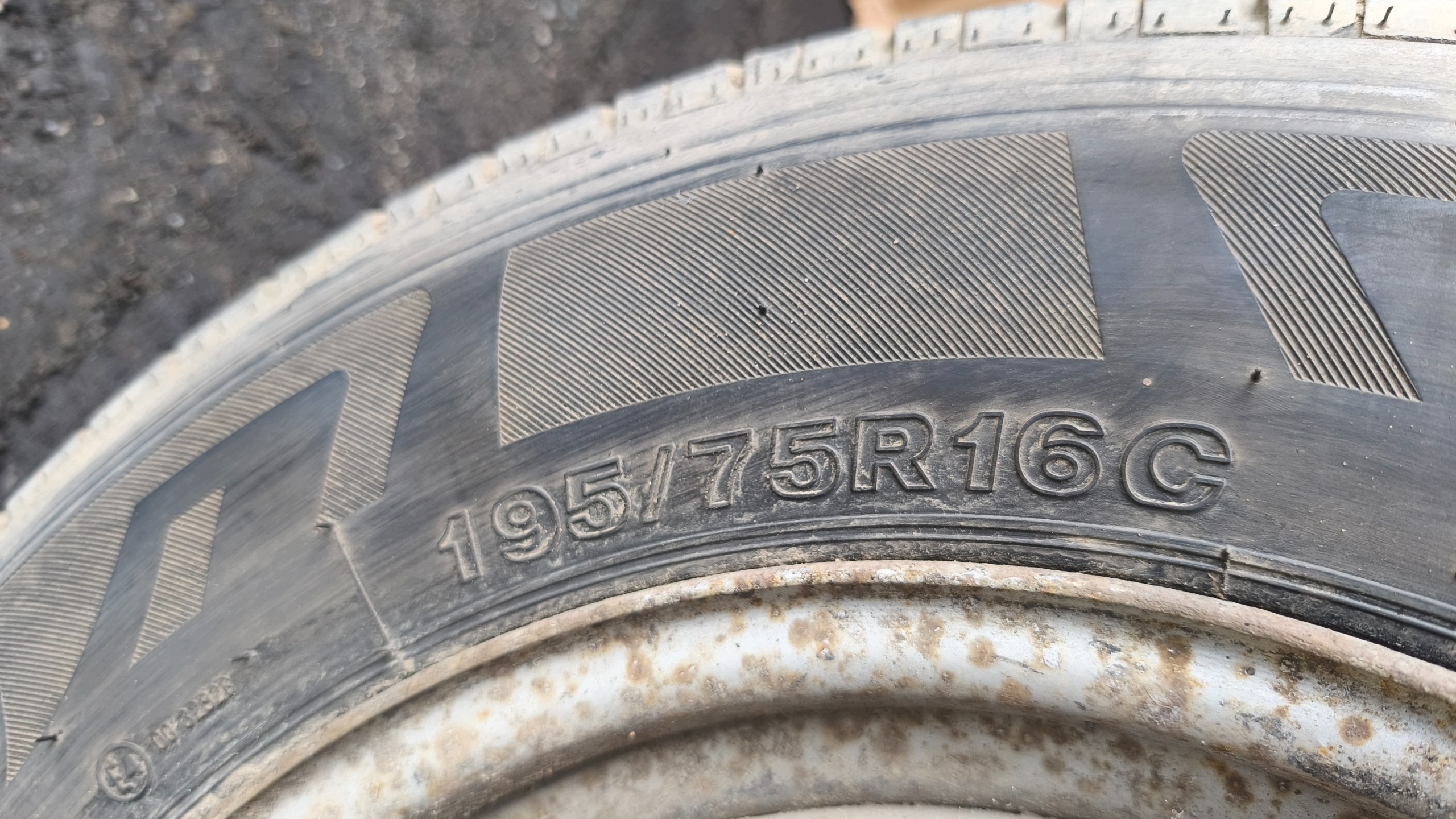 tyres discs 2x NISSAN CABSTAR FIRESTONE VANHAWK 2 195/75 R16