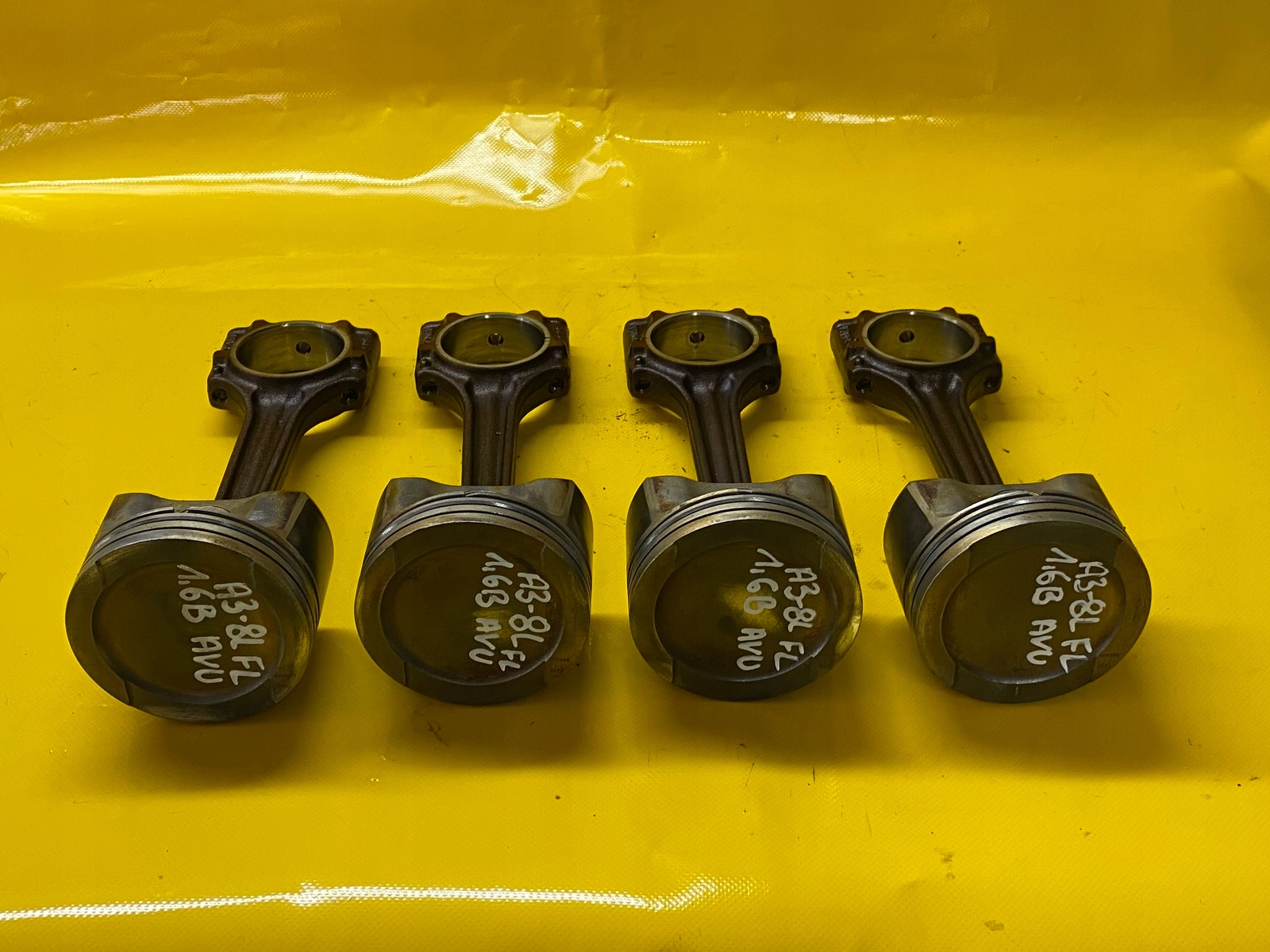 Поршень шатун 81l63 A3 8L FL GOLF IV 1.6 8V AVU