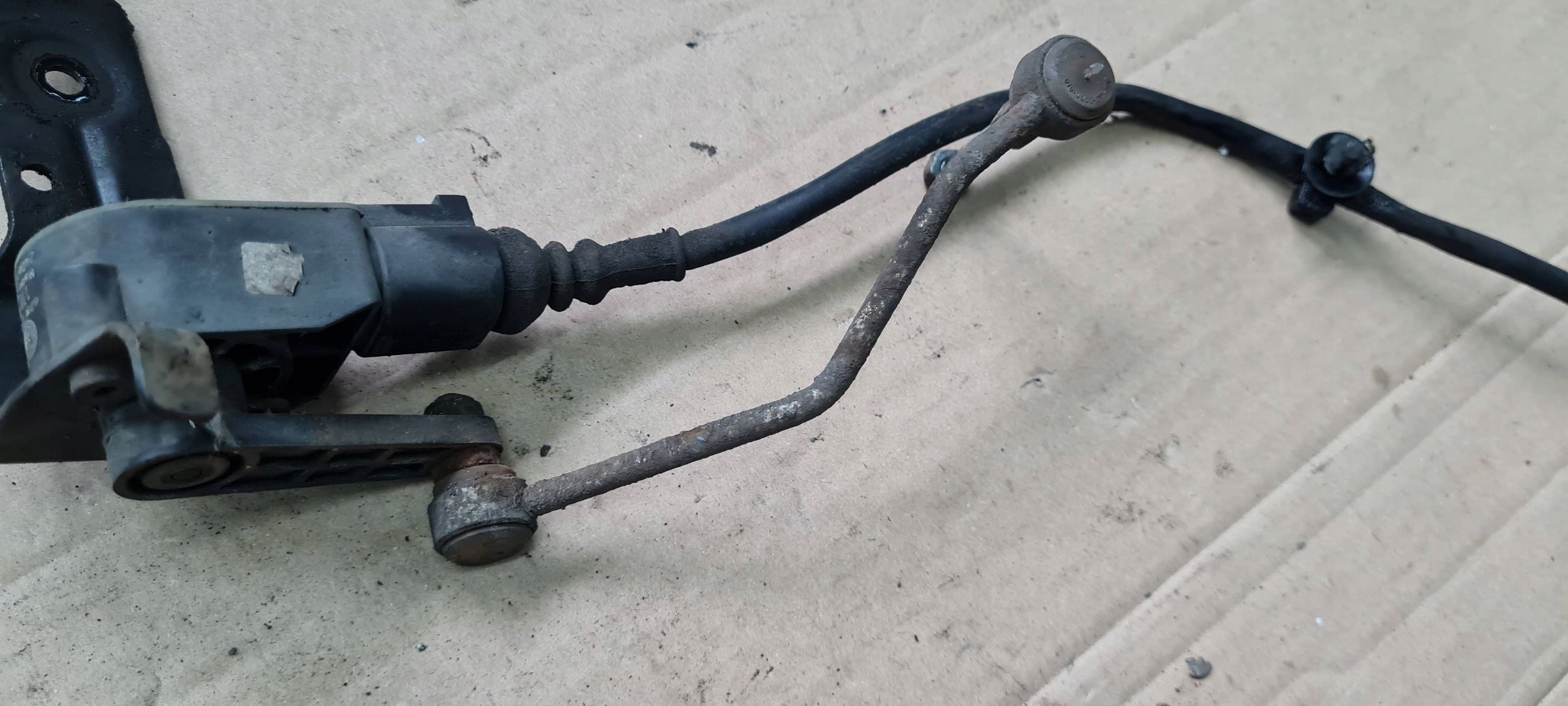 A6 C6 LIFT Sensor POZIOMOWANIA lichte links vorne 1T0907503