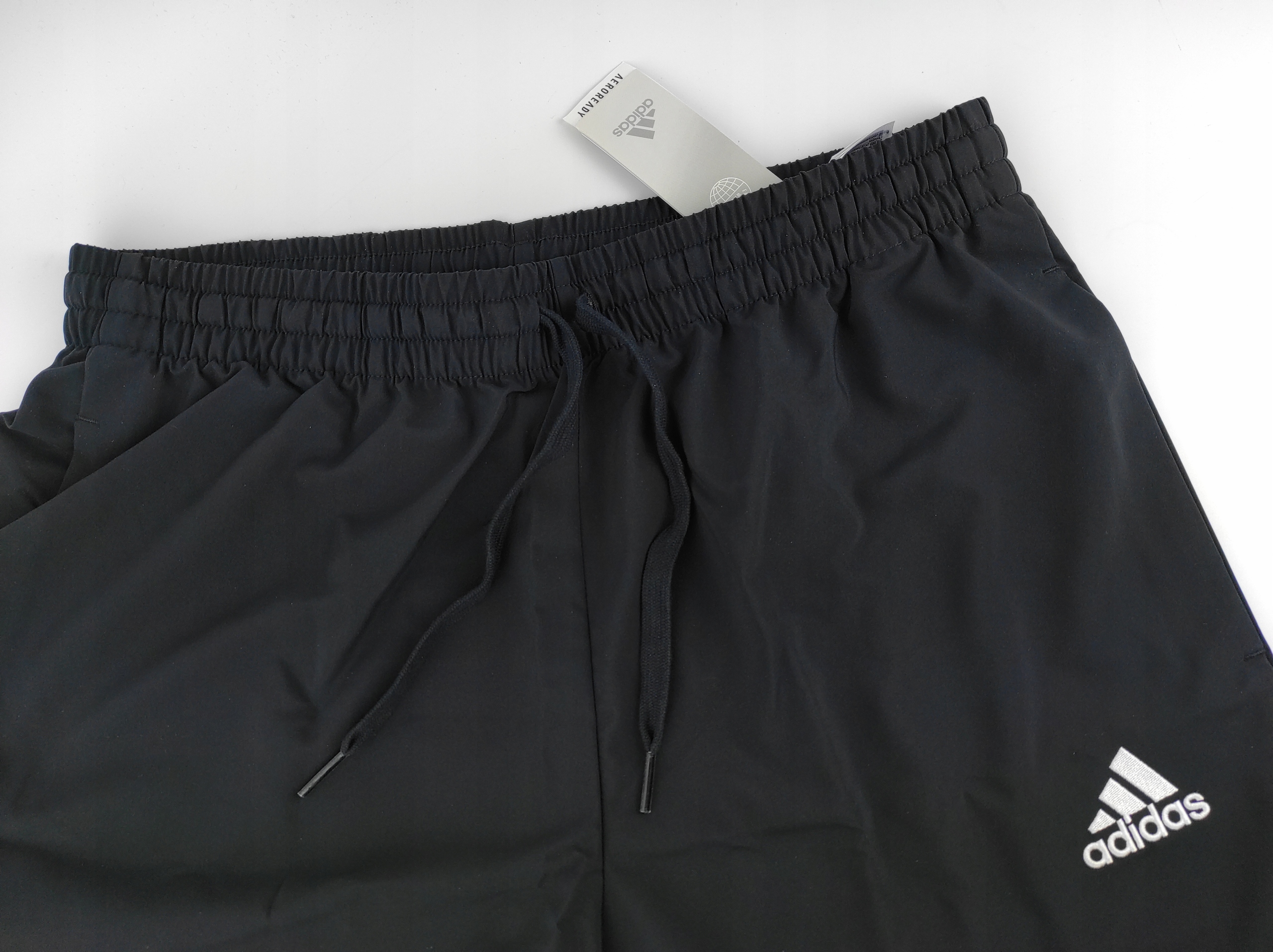 2749 SPODENKI ADIDAS MĘSKIE Z KIESZENIAMI M Długość krótkie