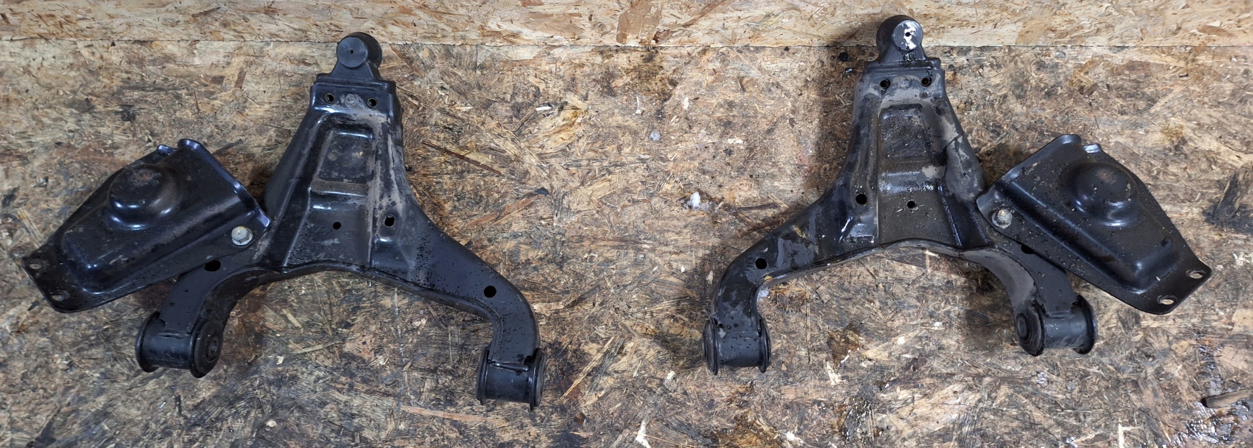 arm front lower right left Hyundai H350 14