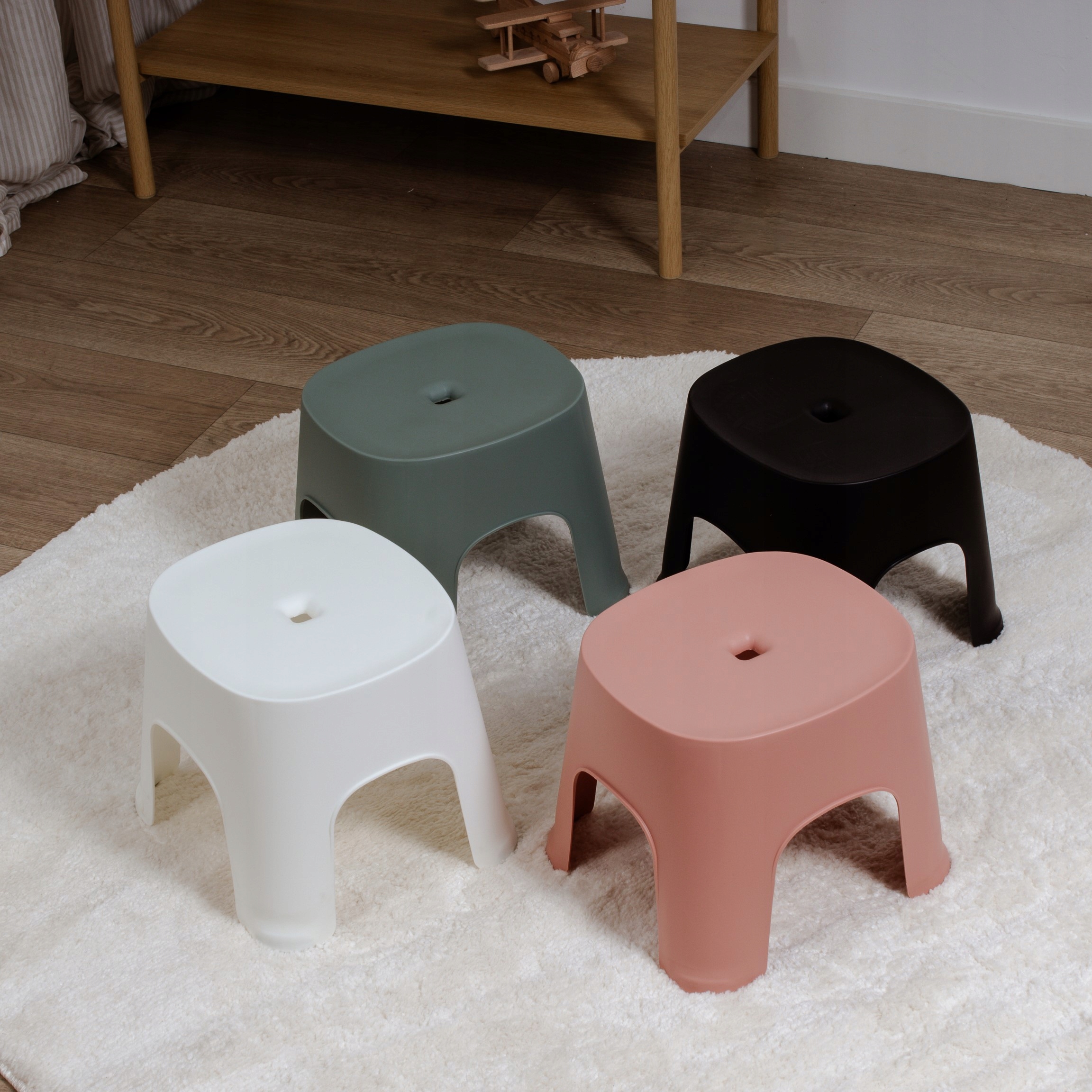 KRZESEŁKO DLA DZIECI PLASTIKOWE SIEDZISKO STOŁEK BIAŁY DZIECIĘCY STABILNY Kolekcja 2024