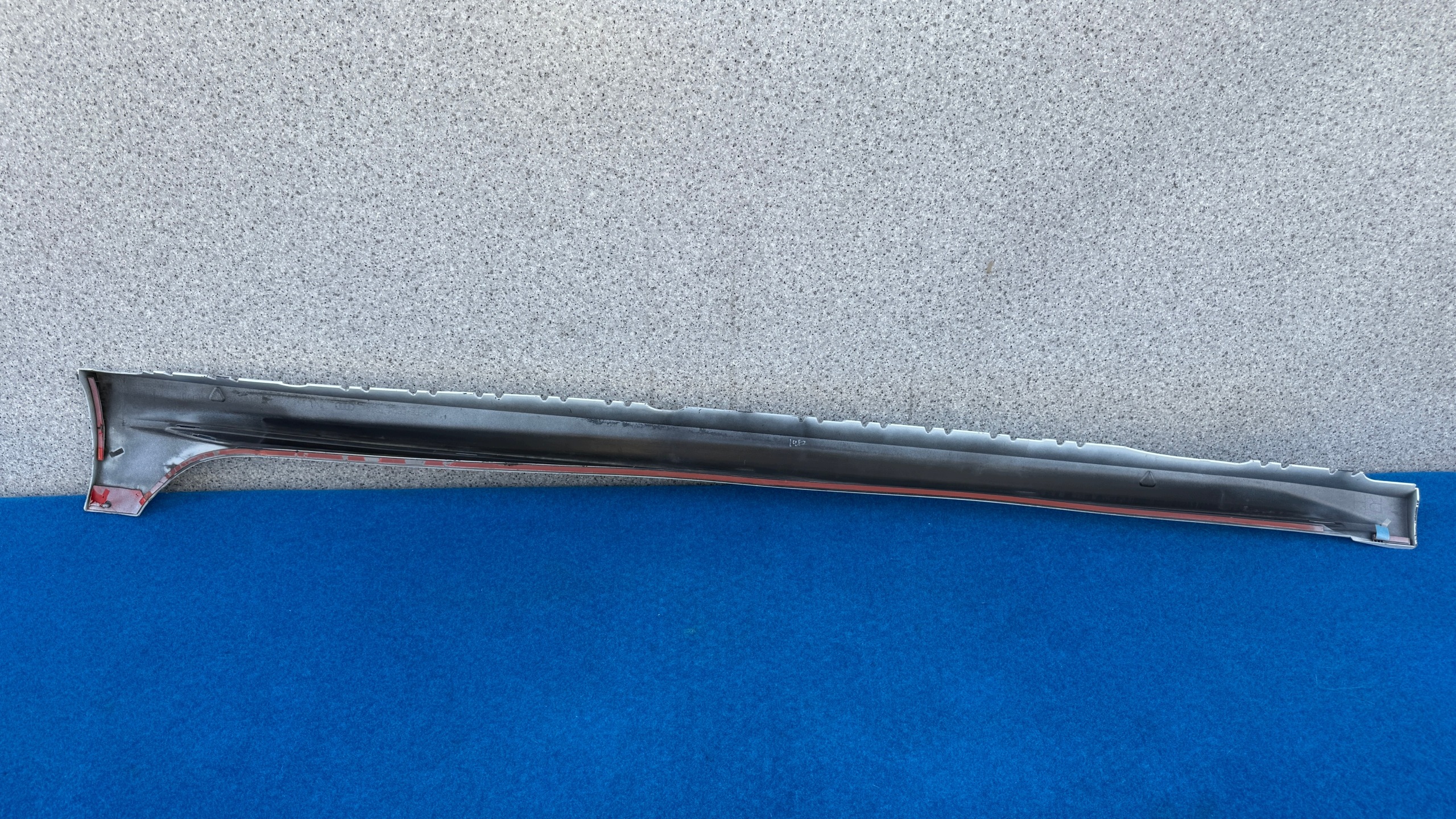 AUDI A4 B9 ALLROAD right threshold cap LAKIEROWANA threshold moulding Z46