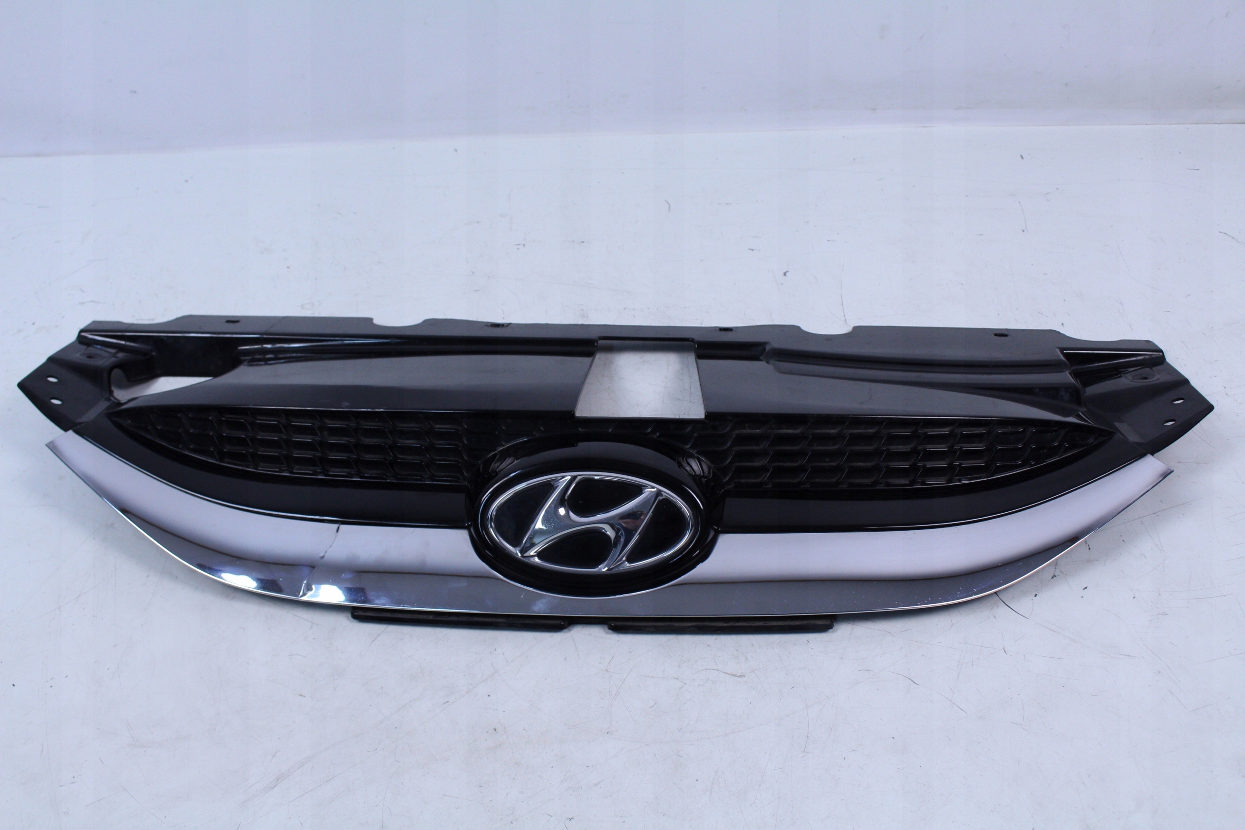 Hyundai ix35 2012 с спереди решетка вентиляционная под