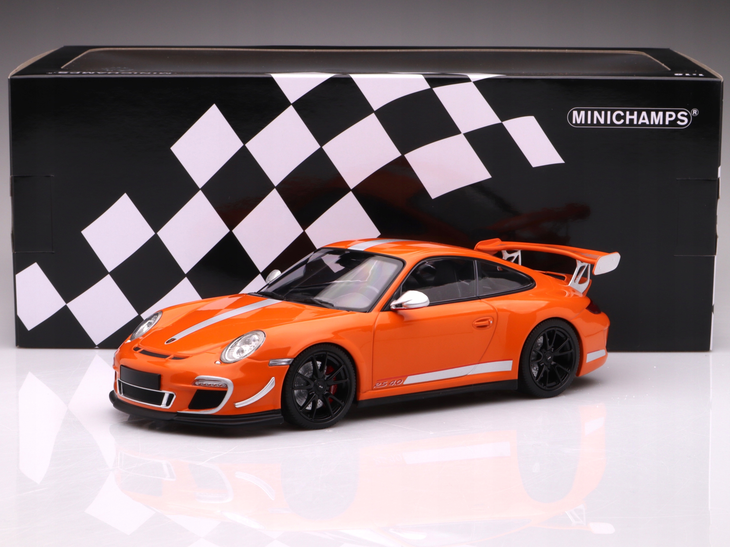 Porsche 911 GT3 Rs 4.0 2011, oranžové Minichamps 1:18