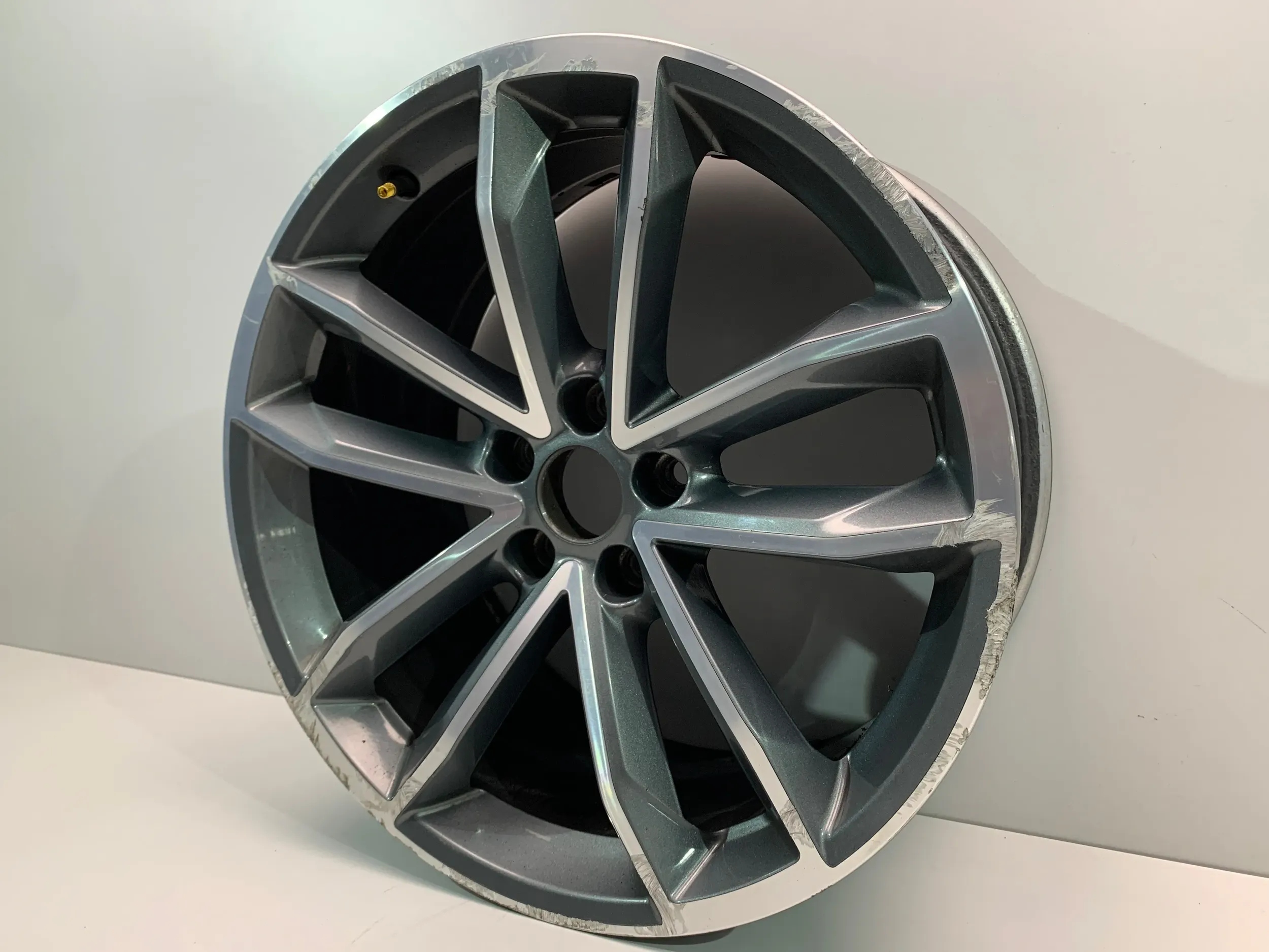 AUDI S5 A5 8W S4 A4 B9 FELGA ALUMINIOWA 8,5J R19 ET32 8W0601025DF Producent felg Audi OE