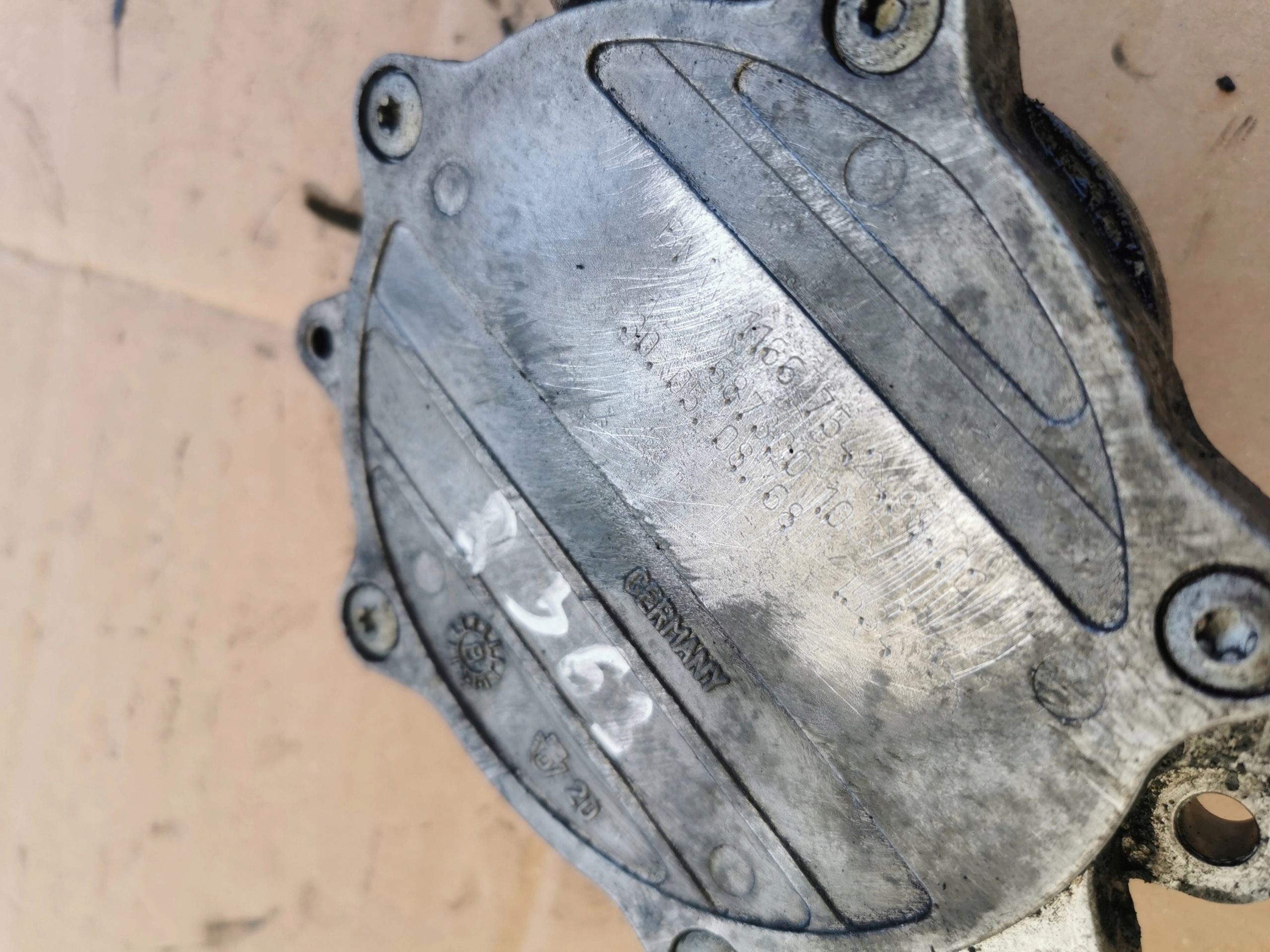 2007 BMW 3 E90 E91 pump vacual vacum 11667542498