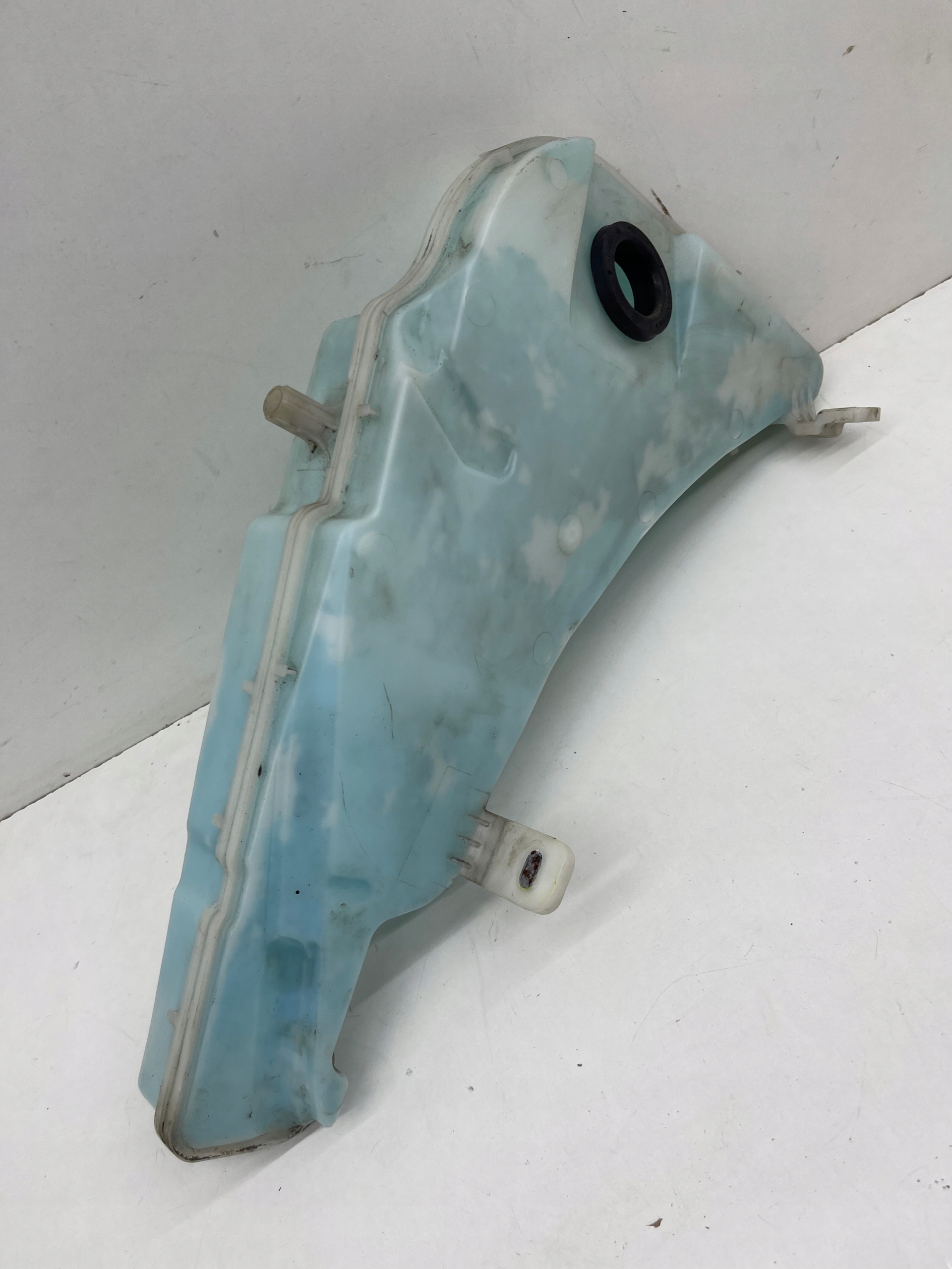 AUDI A6 C7 spremnik gasa mlaznice ispod XENON CALY original!