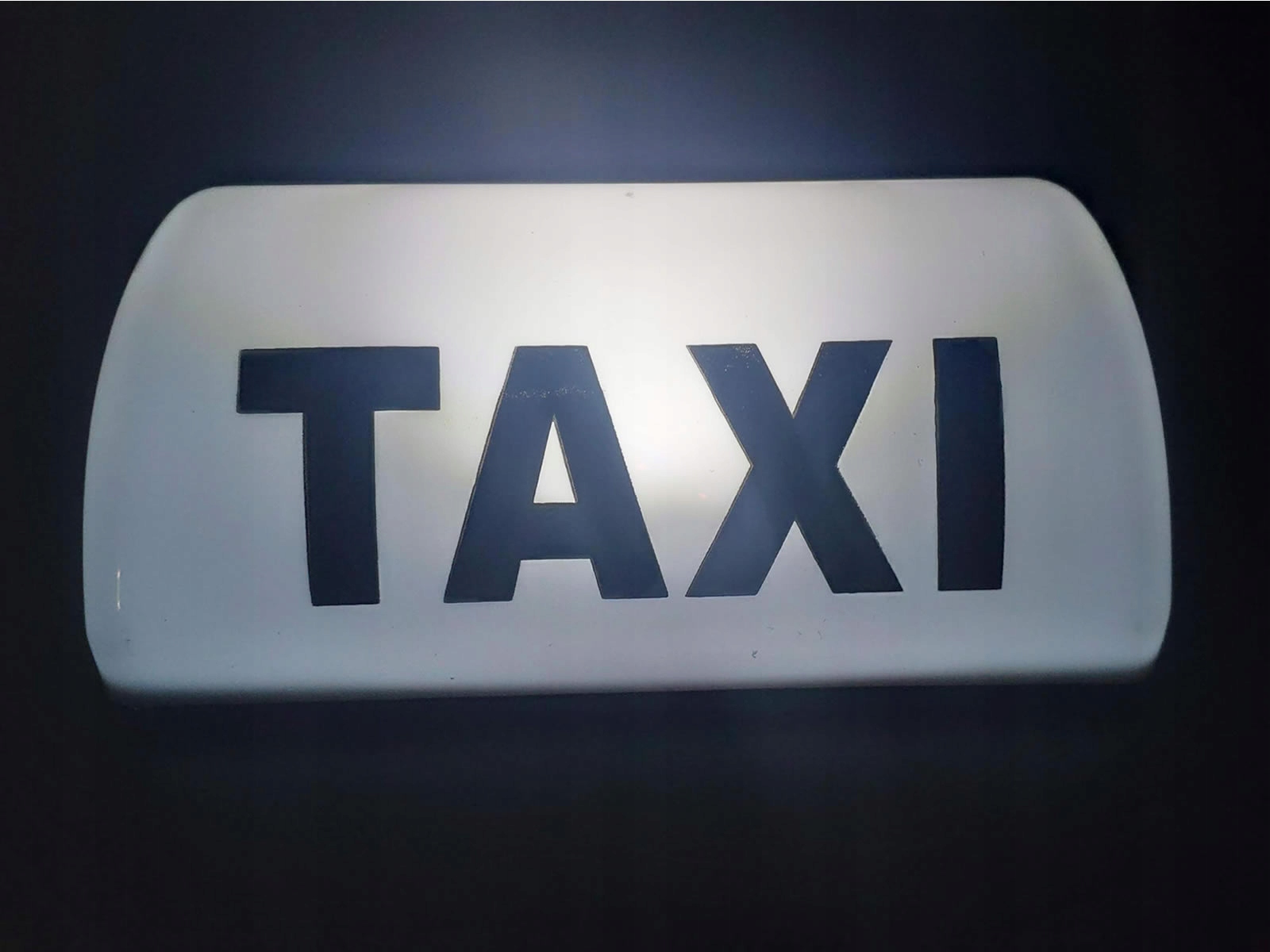 BEZPRZEWODOWA LAMPA KOGUT TAXI LED NA PILOTA BIAŁA Typ samochodu Samochody dostawcze Samochody osobowe