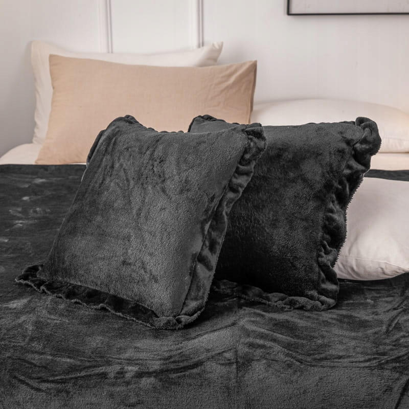 CZARNA POSZEWKA 40X40 Z FALBANKĄ RUFFLY Szerokość produktu 40 cm