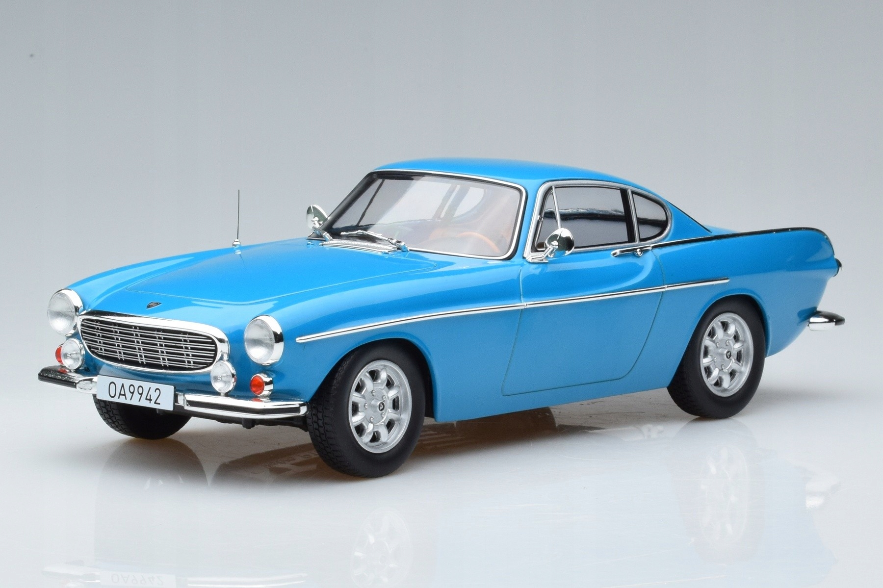 Volvo P1800 S Blue Norev 1/18