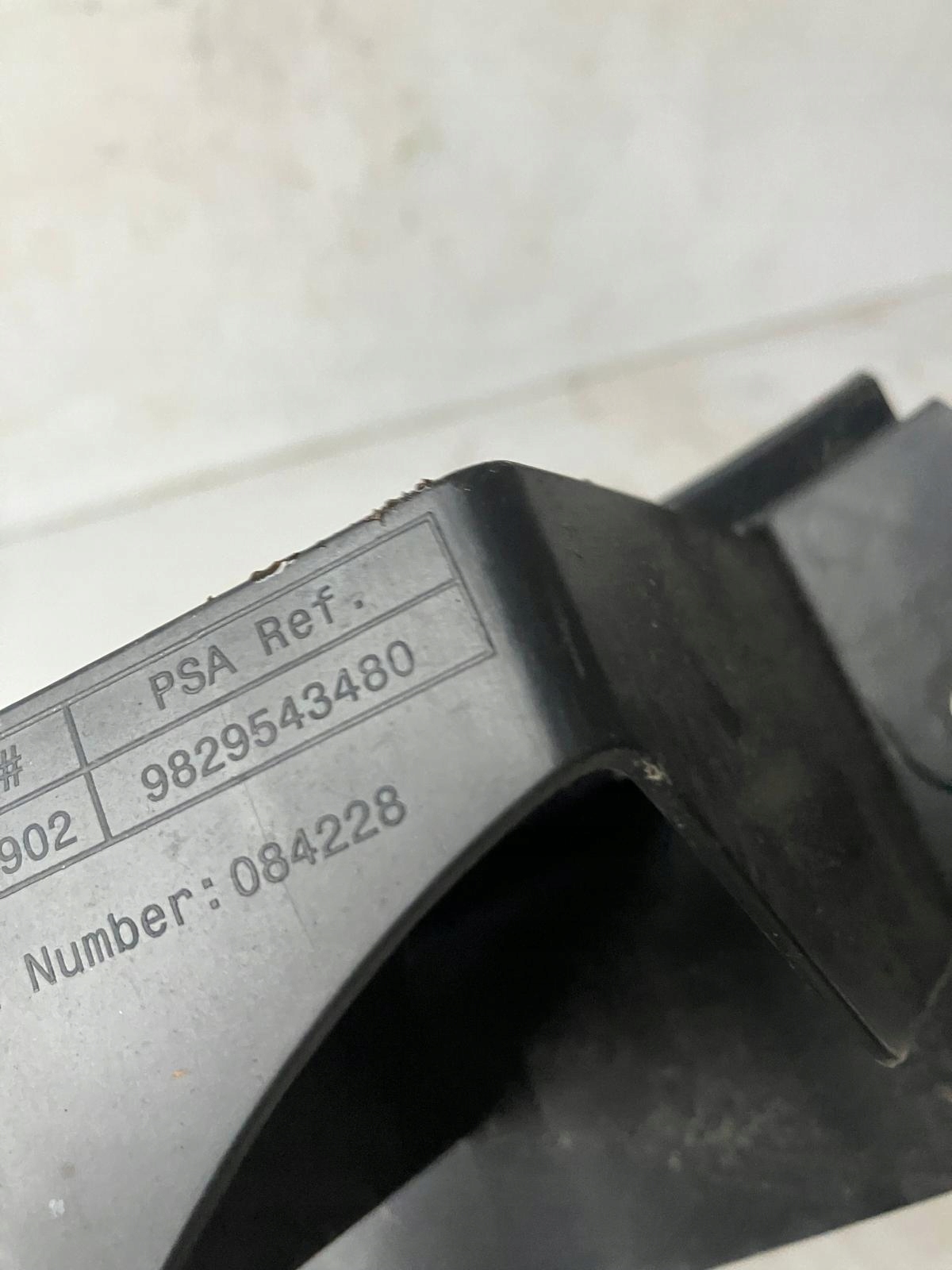 Support Arrière Moyenne OPEL CORSA F 9829543480