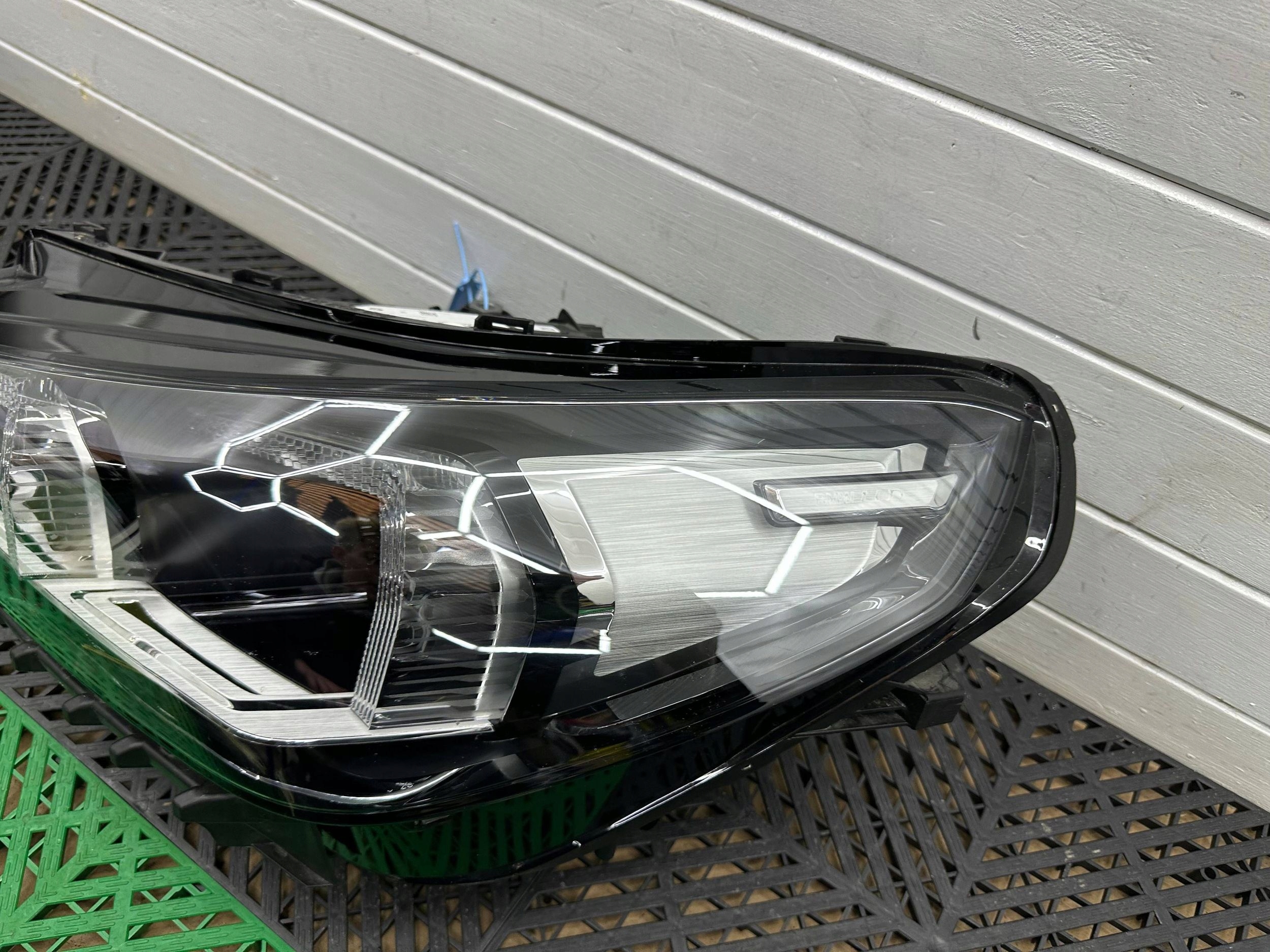 Reflektor front side left BMW X1 U11 5A9A22701