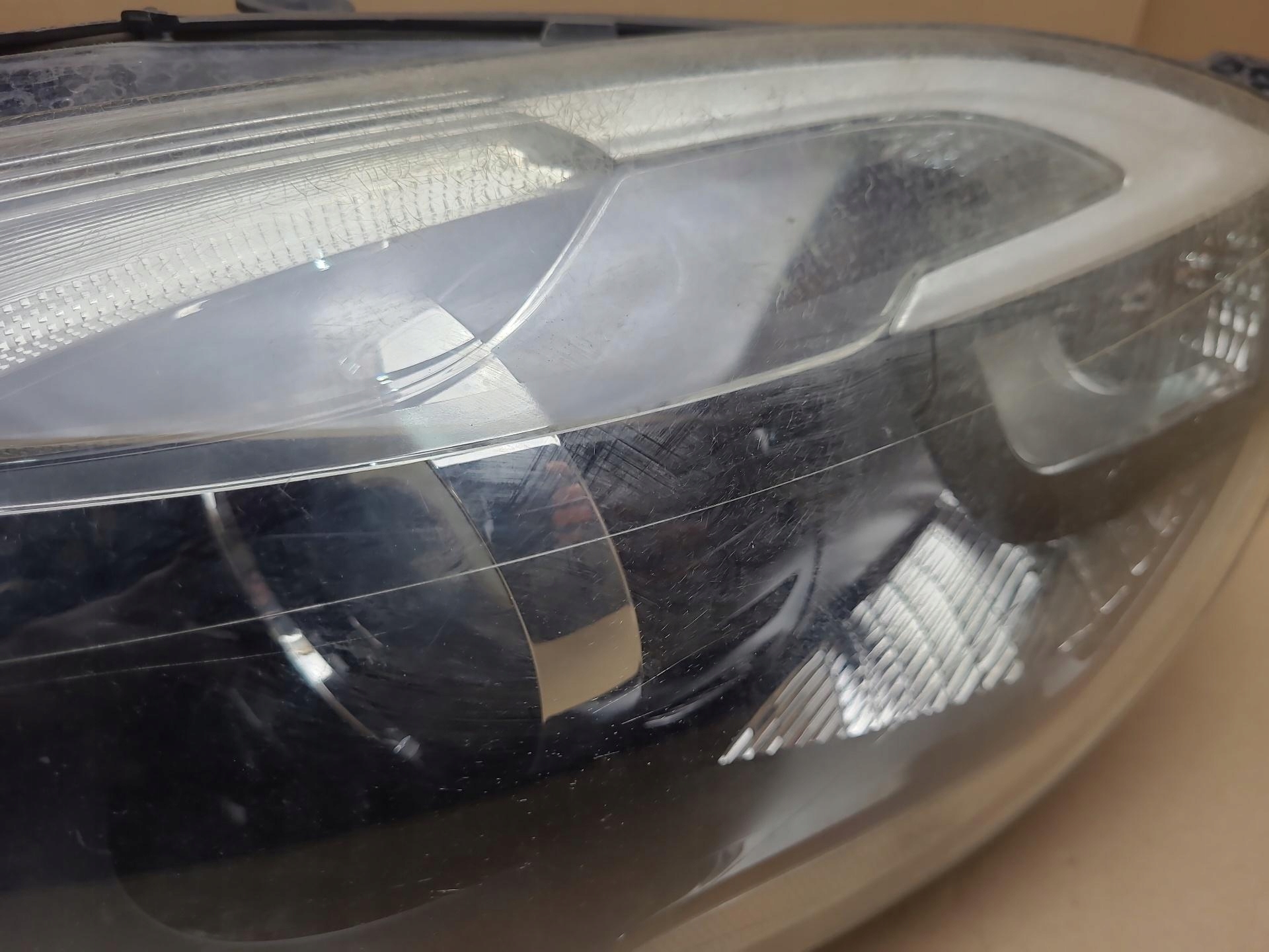 light front left side Volvo V40 2 2014 31420009