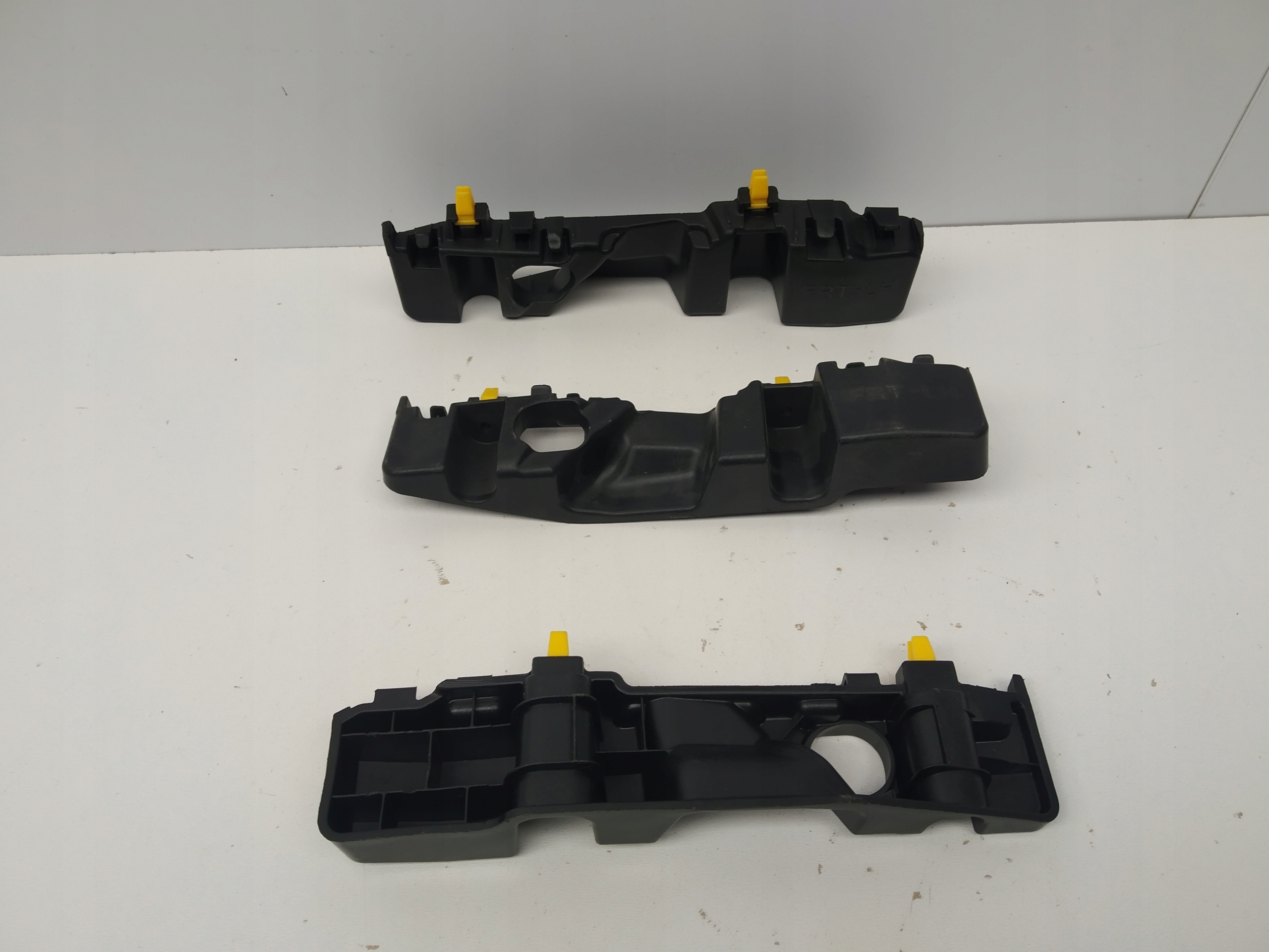 2017r + Hyundai Kona bumper bracket front left 86513-J9000 original