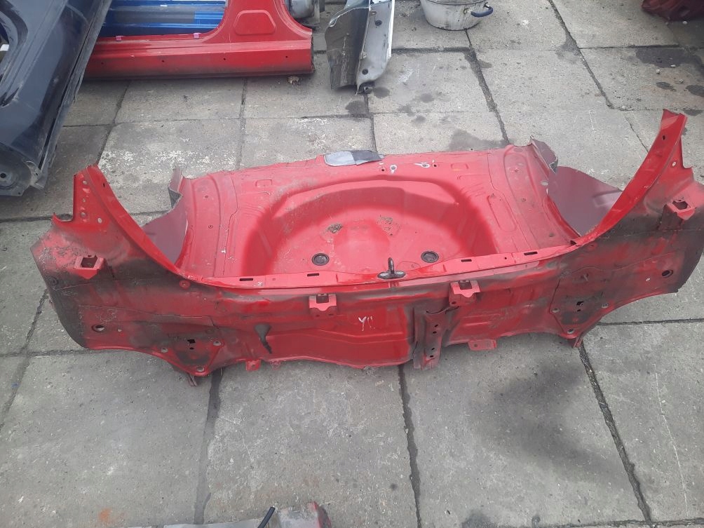 PAS TYŁ TYLNY WANNA TOYOTA YARIS II 2006-2011