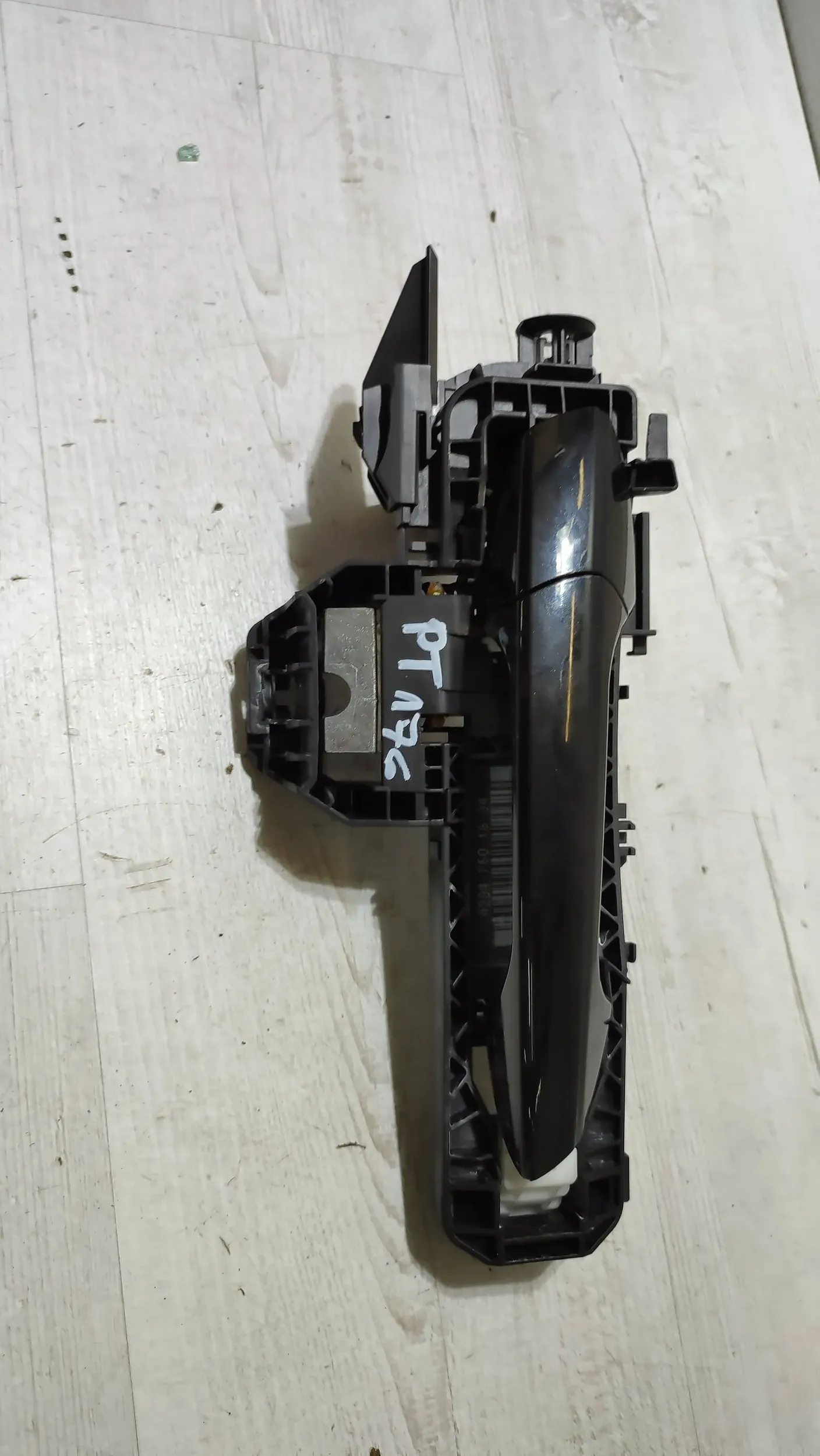 Mercedes-Benz A-classa W176 17r. 1.5cdi rear part side right handle exterior