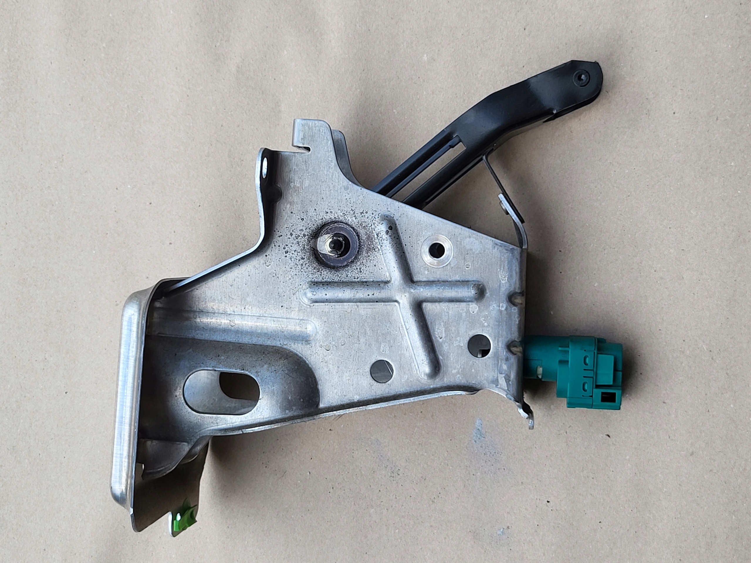 console PEDALU brakes sensor SWIATLA STOP holder VW GOLF V 1K OE EU