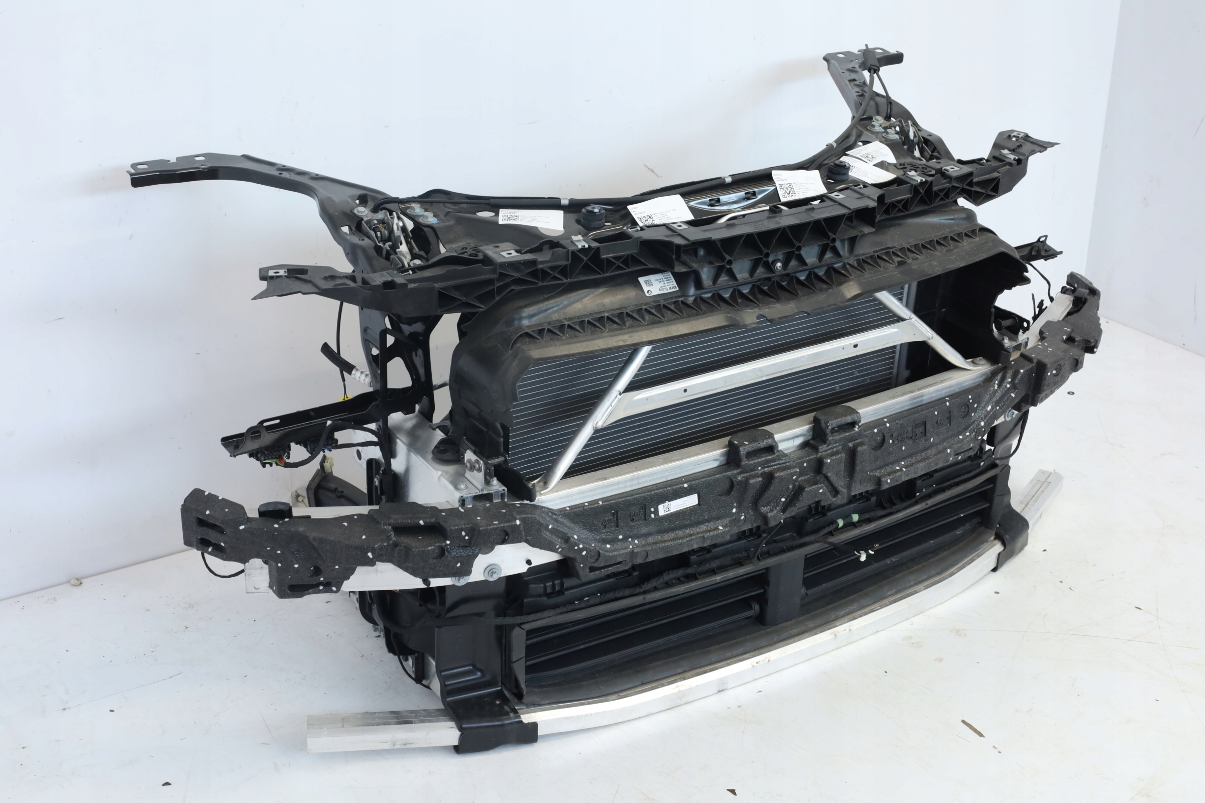 WZMOCNIENIE PAS Z CHŁODNICAMI RADAR BMW U06 218d 150KM Producent części BMW OE