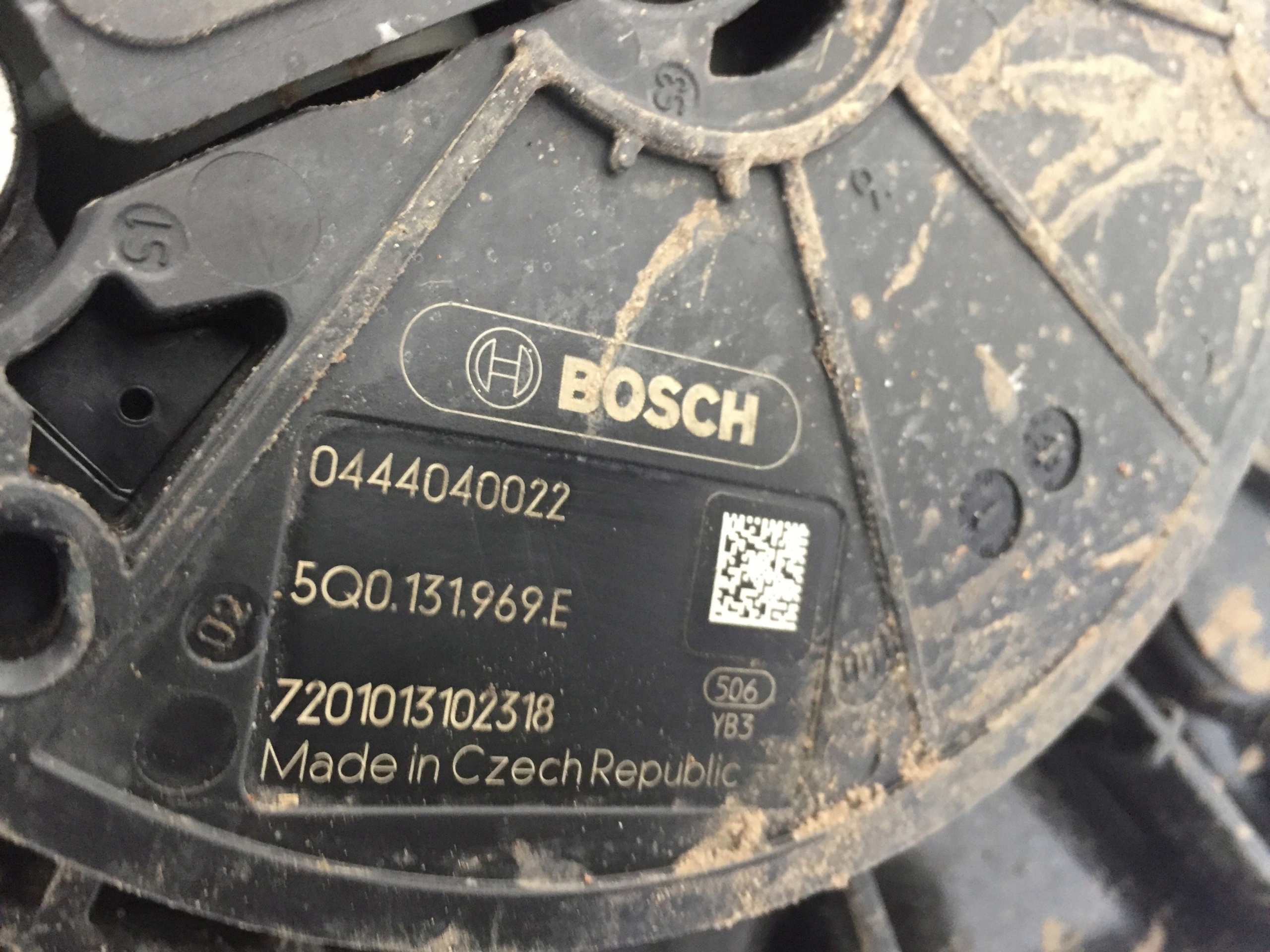 VW GOLF VIII 8 2 0 TDI 2021 ZBIORNIK ADBLUE PALIWA Part number 5WA131877A