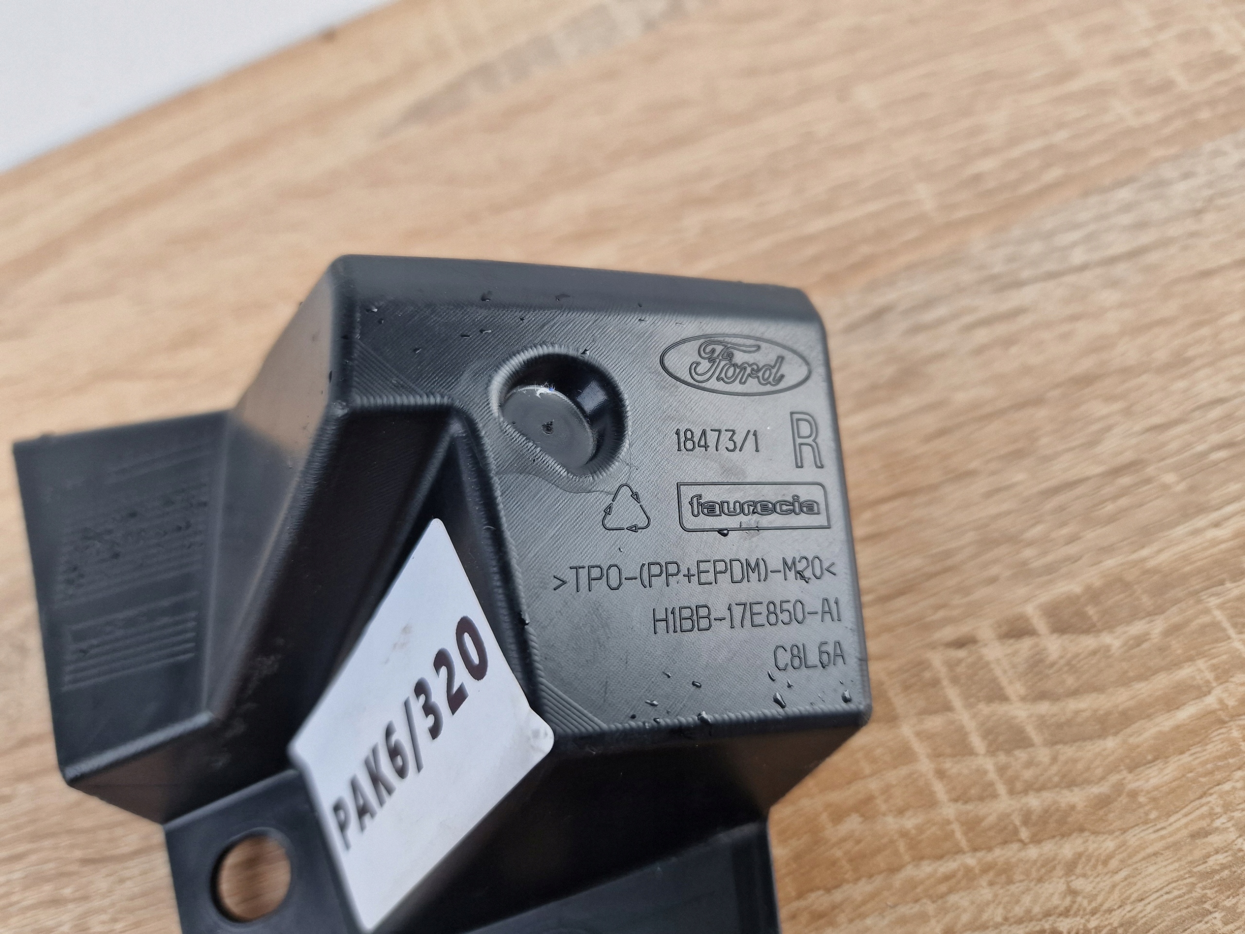 FORD FIESTA MK8 bumper bracket right rear part holder