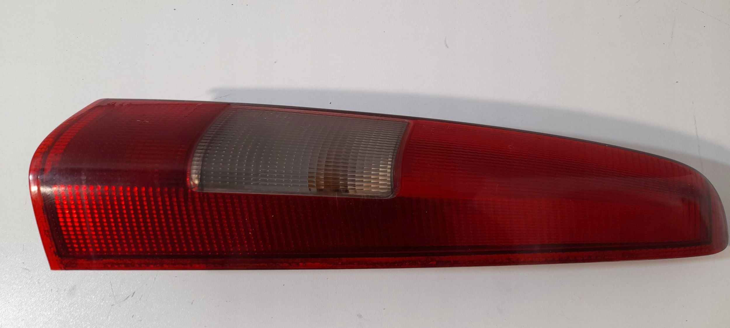 Volvo V70 light rear right 9157800 (R452)