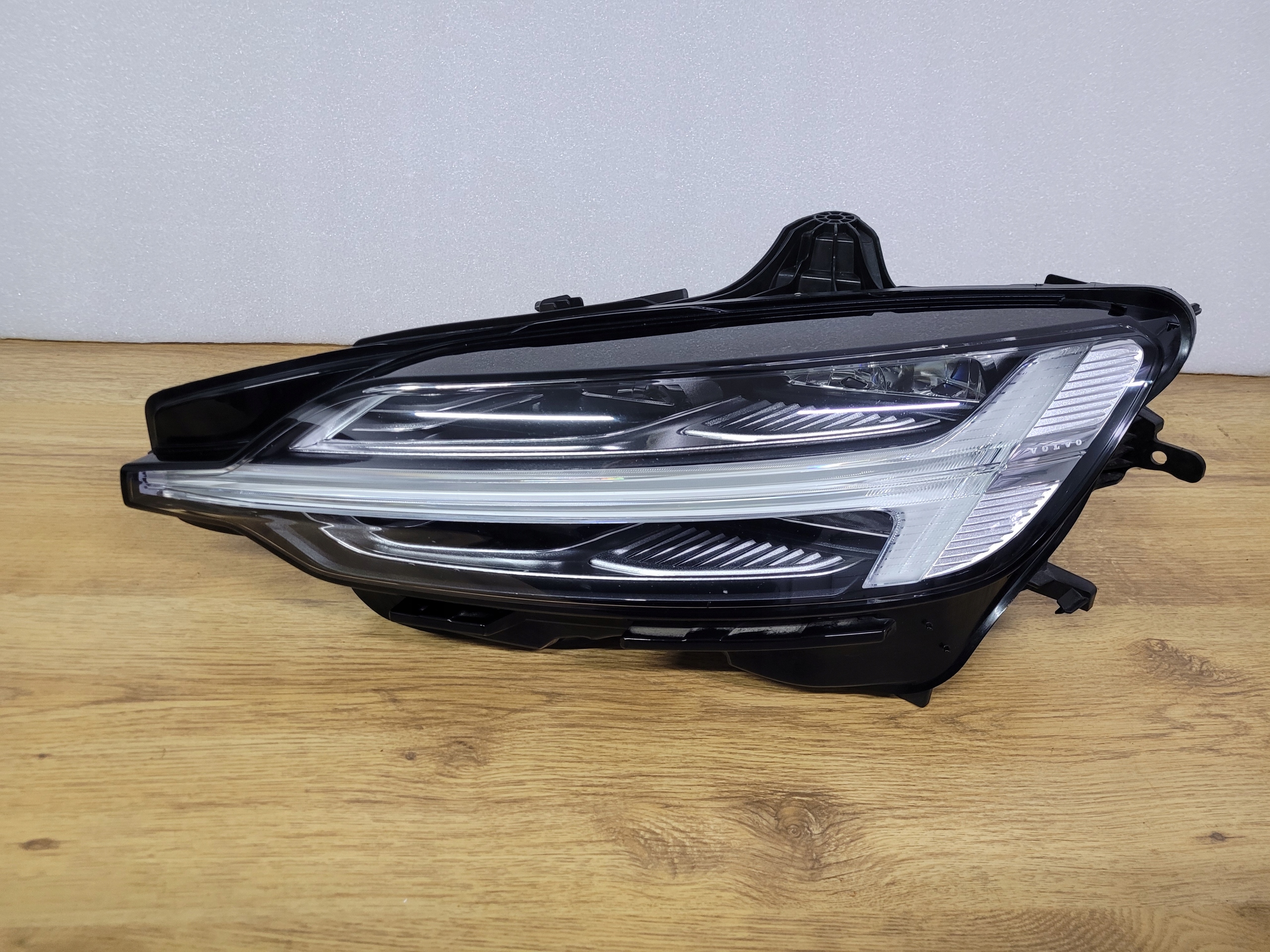 157 - VOLVO V60 II FULL LED-передняя левая лампа