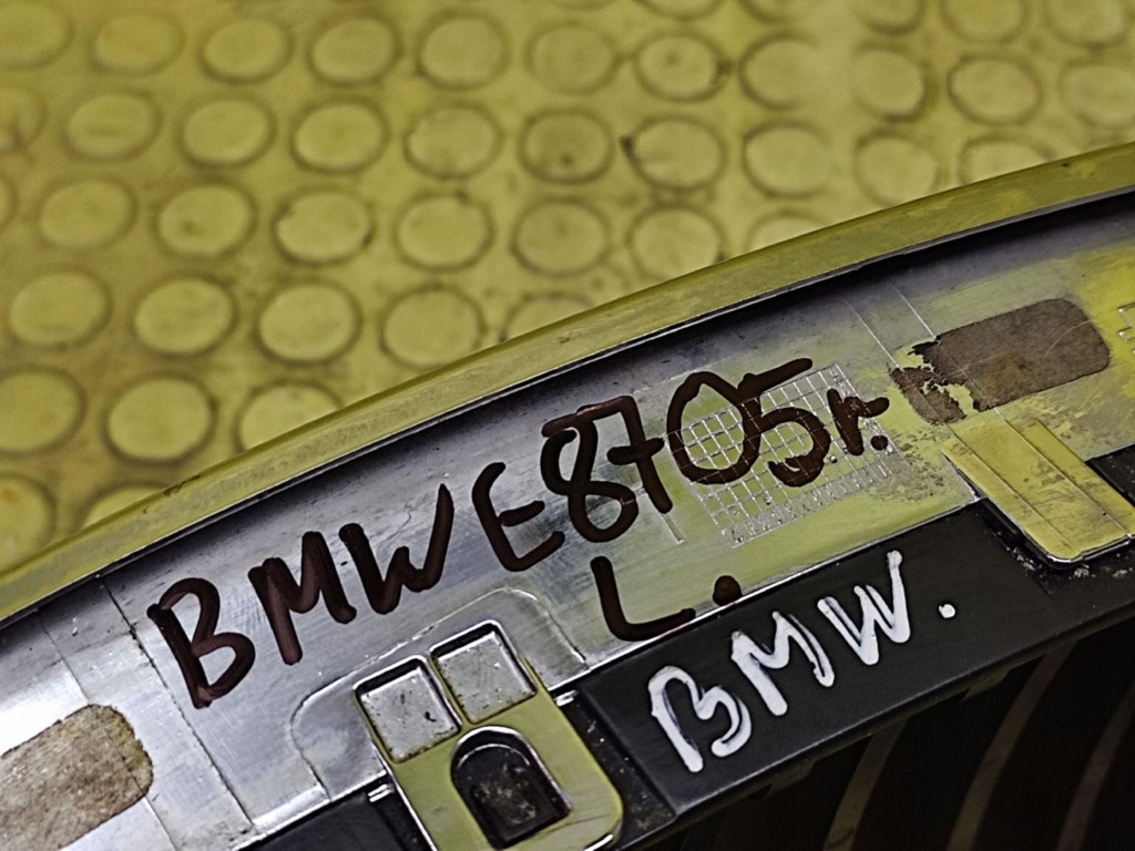 BMW E87 maska ledvinka levá 7179655